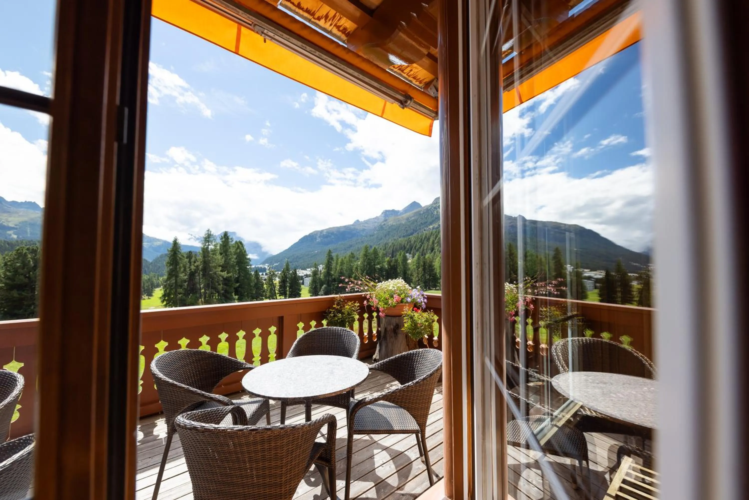 Balcony/Terrace in Hotel Chesa Spuondas