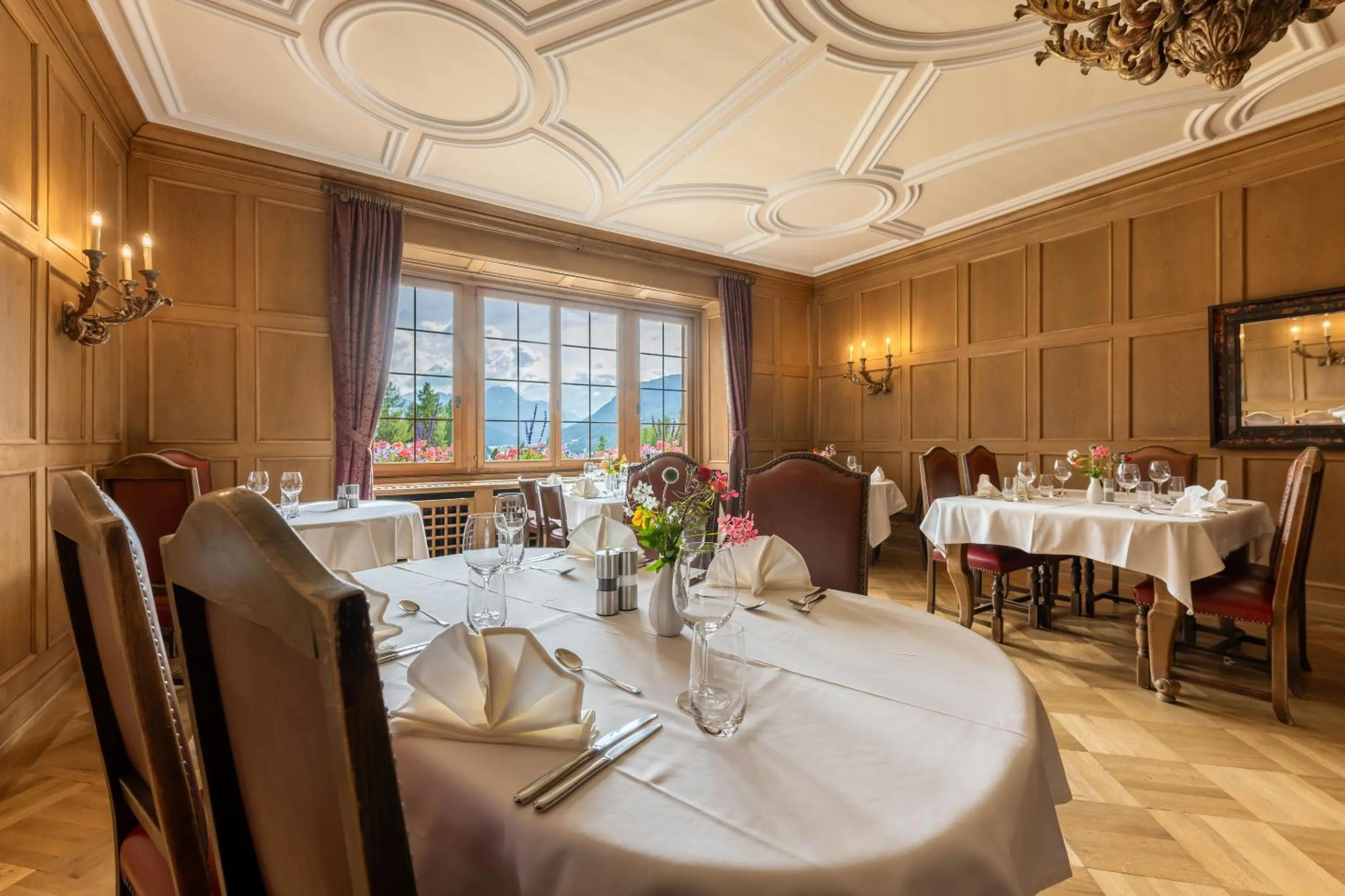 Restaurant/places to eat in Hotel Chesa Spuondas