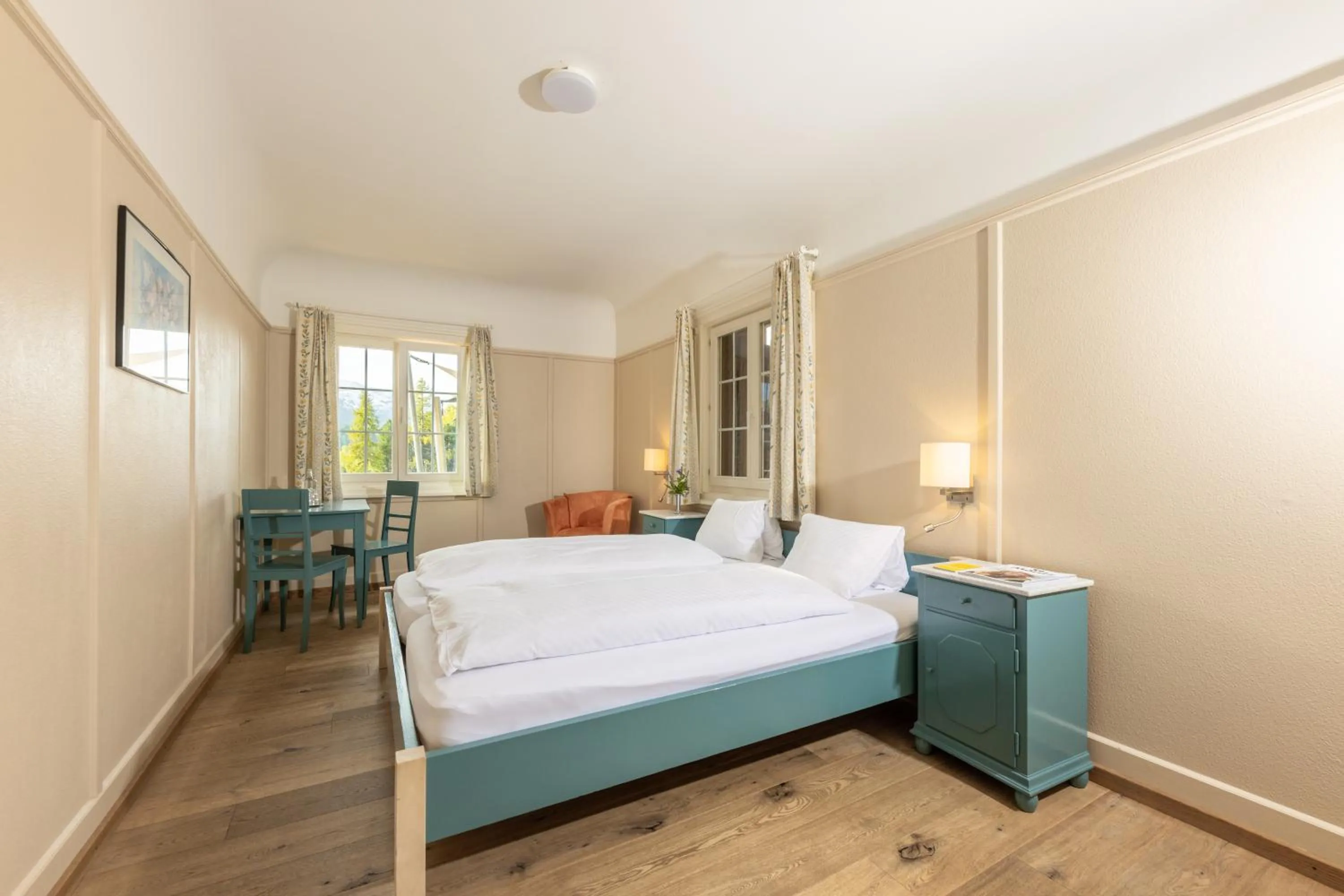 Bedroom, Bed in Hotel Chesa Spuondas