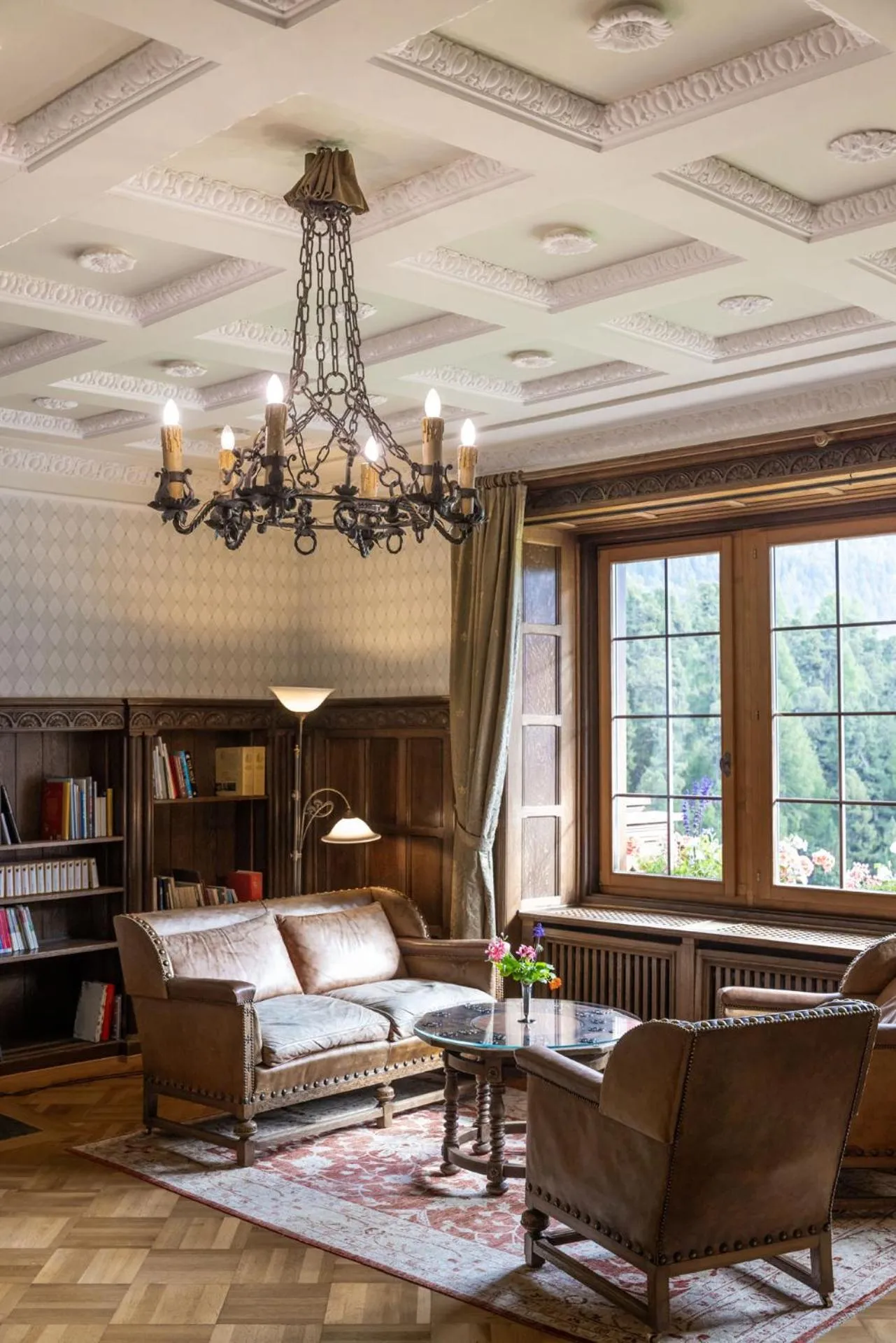 Library in Hotel Chesa Spuondas