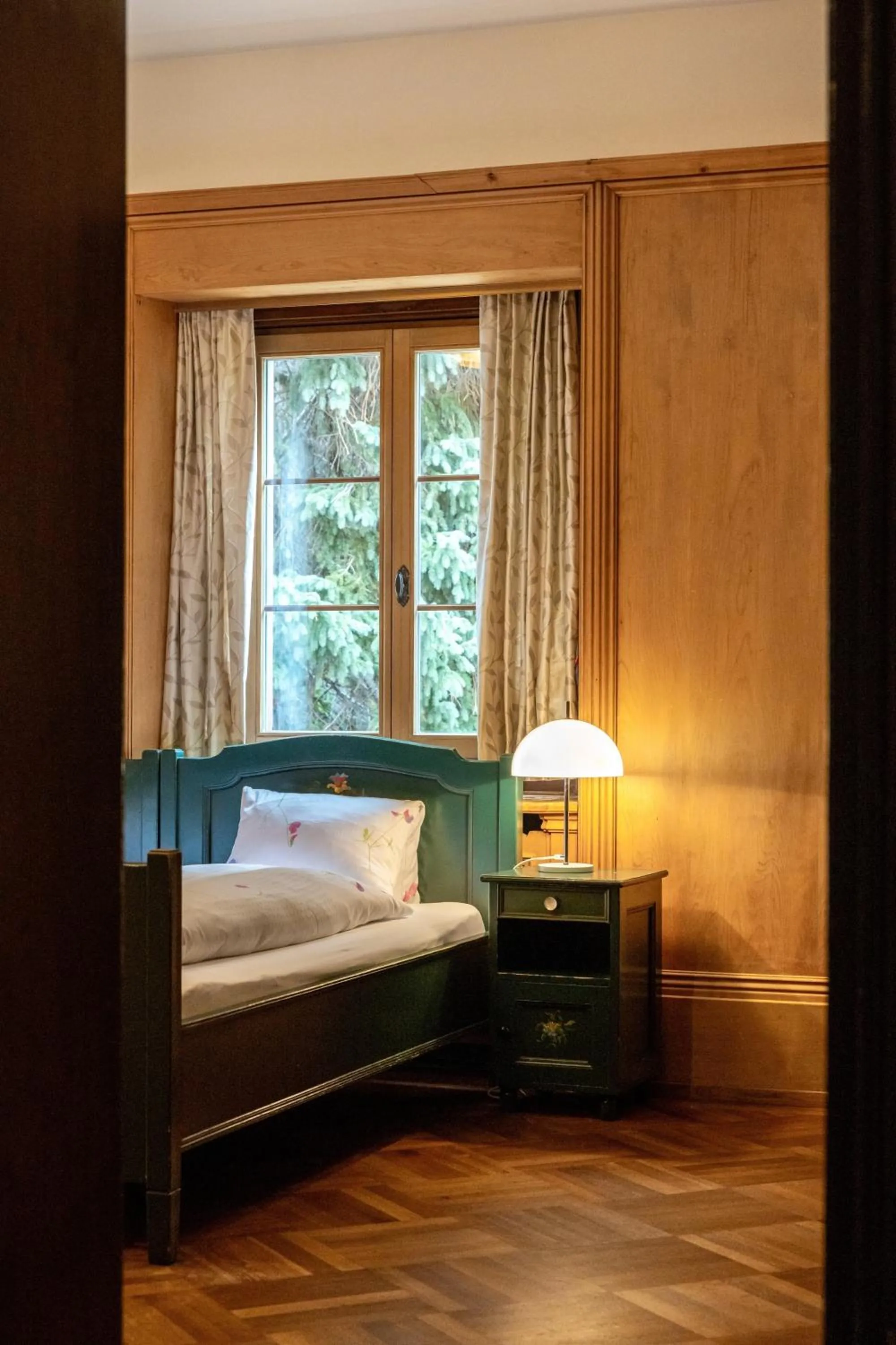 Photo of the whole room, Bed in Hotel Chesa Spuondas