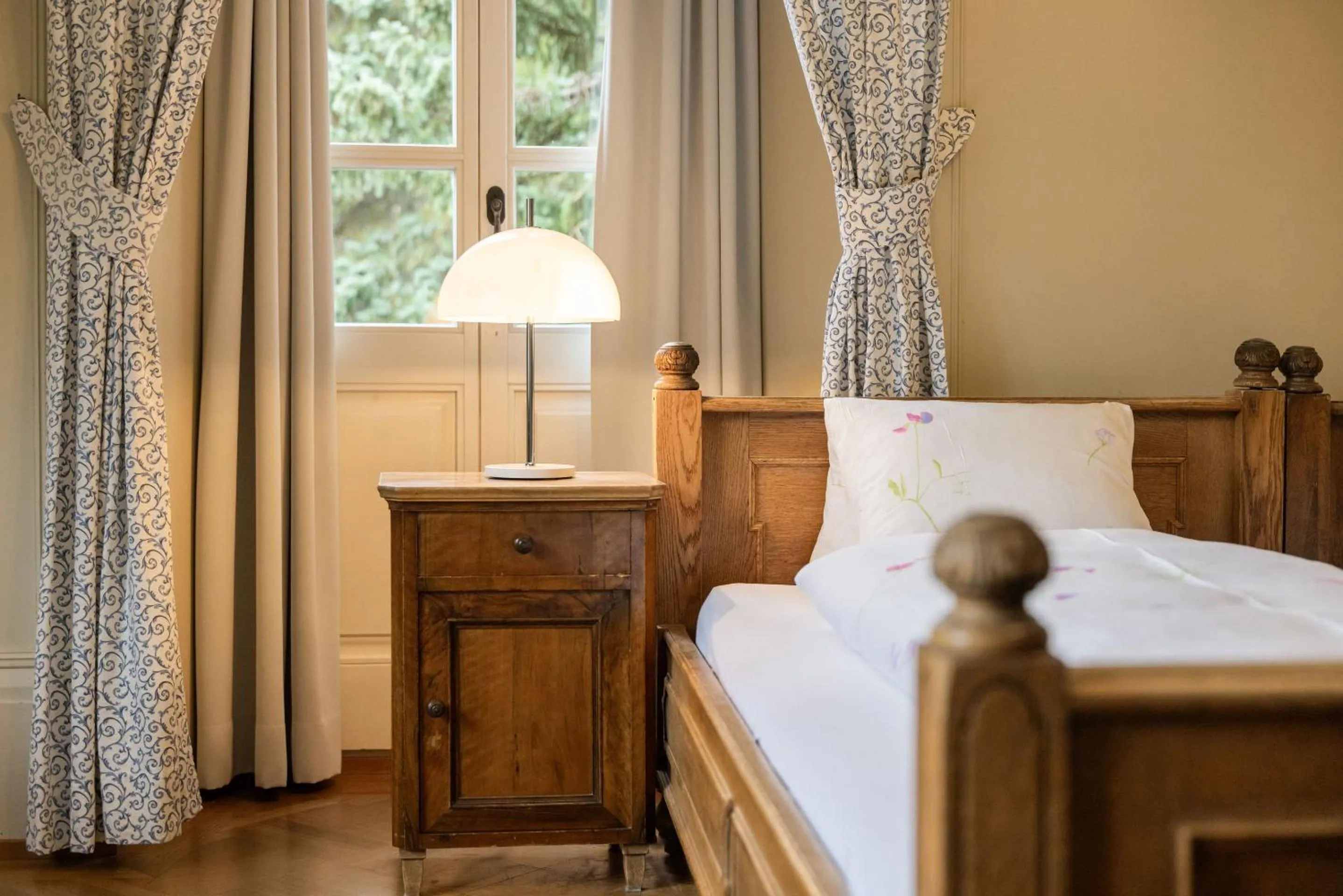 Decorative detail, Bed in Hotel Chesa Spuondas