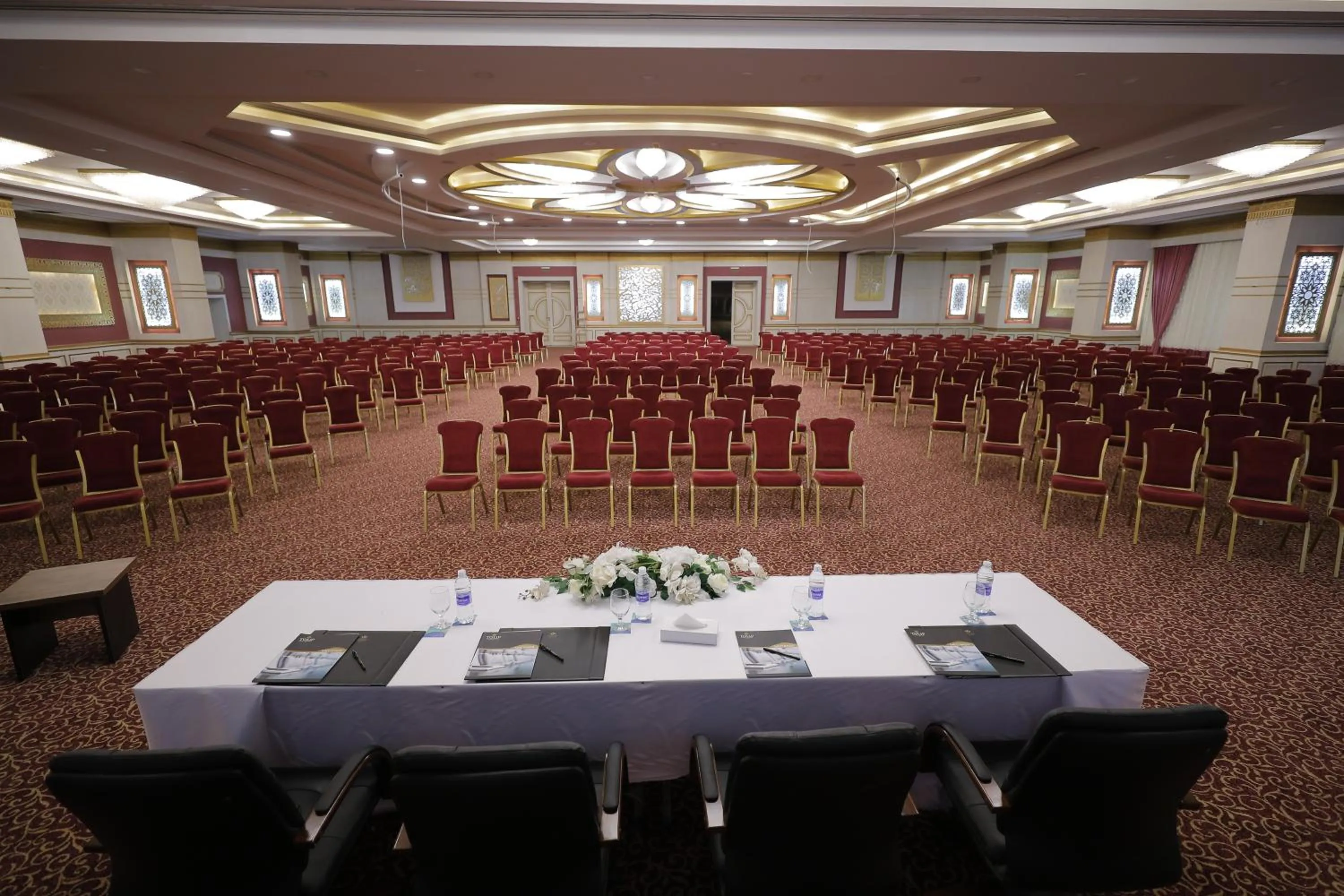 Restaurant/places to eat in Tolip Gardens Hotel