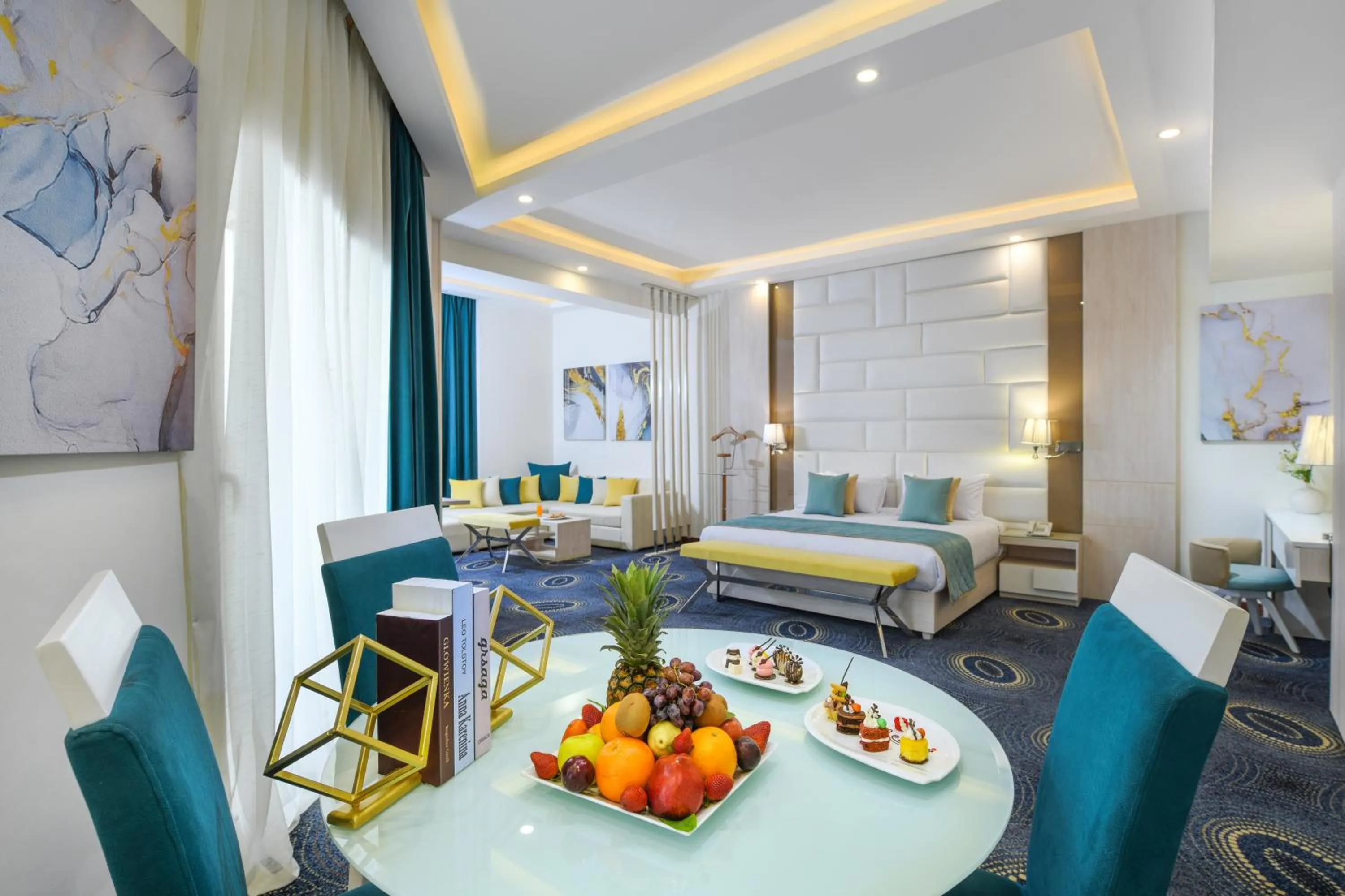 Living room, Bed in Tolip Gardens Hotel