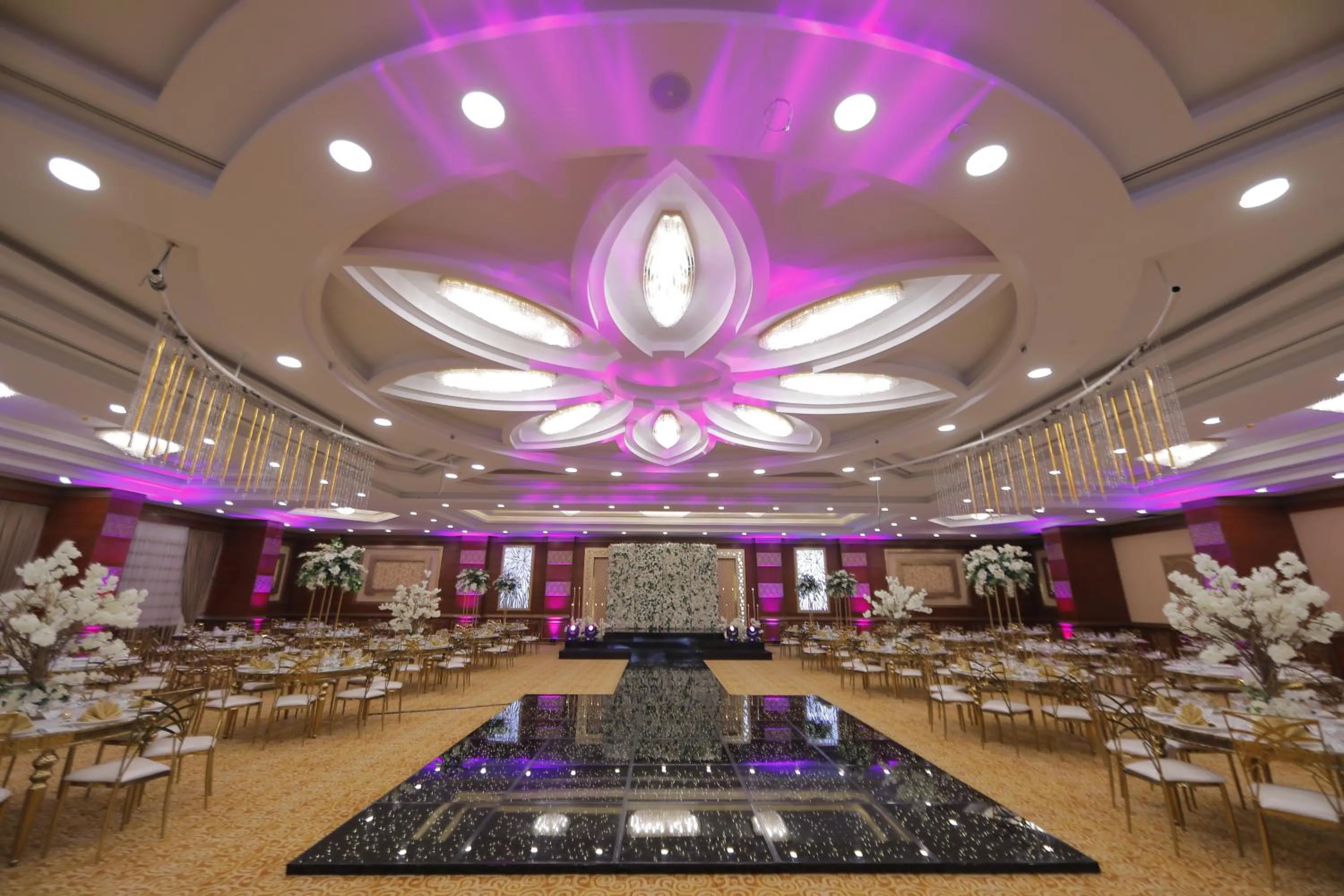 Restaurant/places to eat in Tolip Gardens Hotel