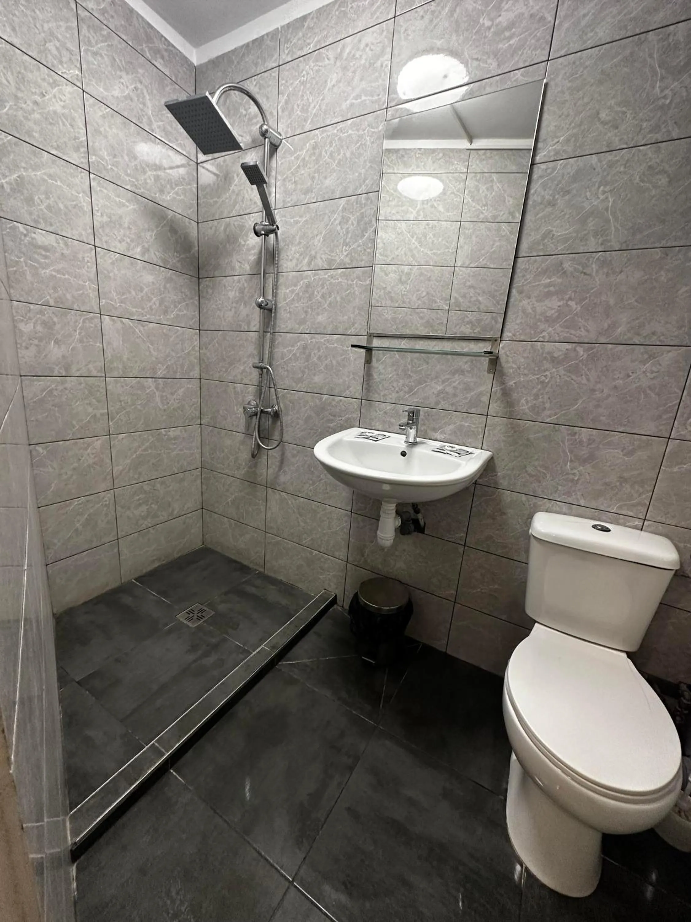 Shower in Casa Bucovineană