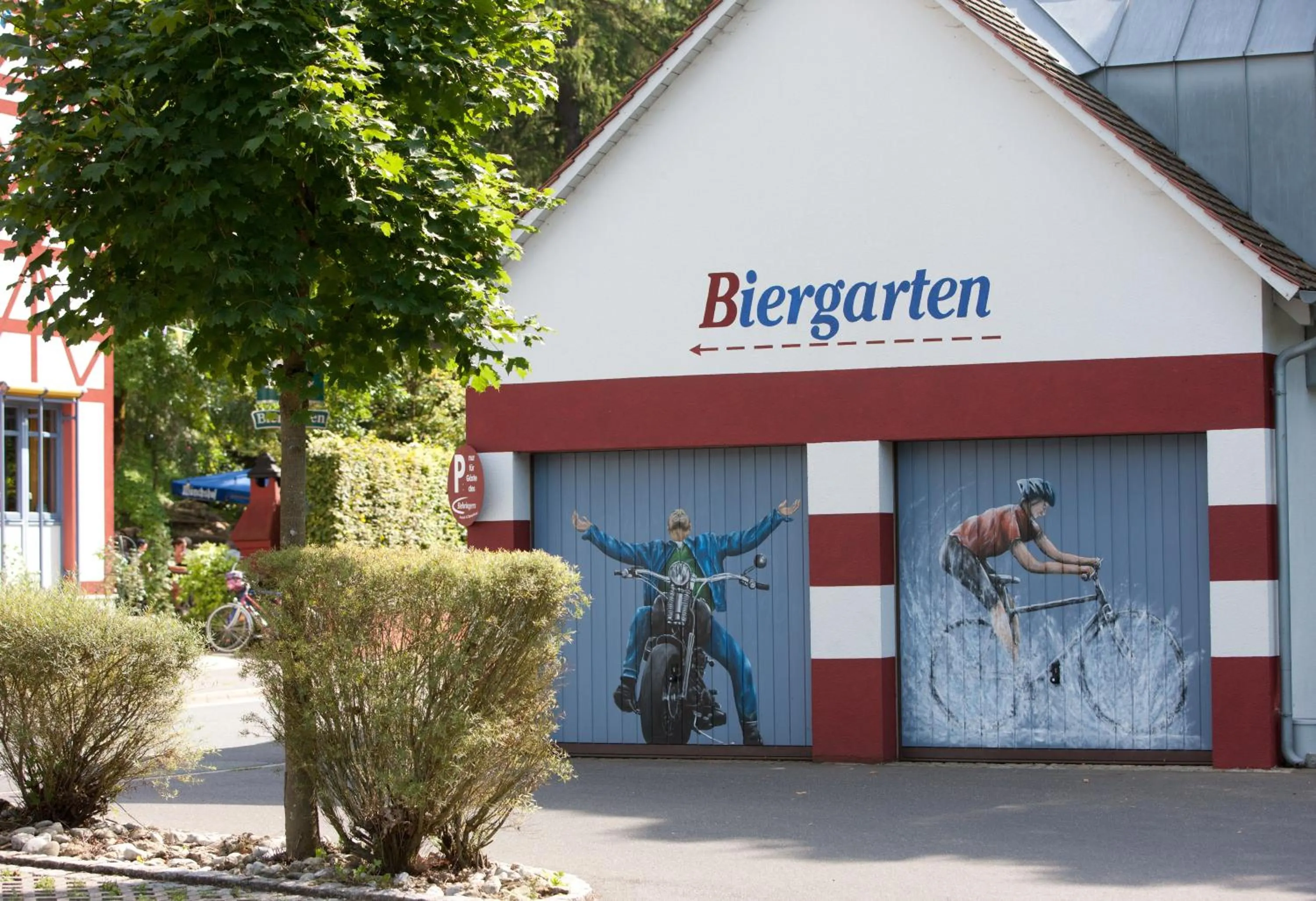 Facade/entrance in Behringers Freizeit - und Tagungshotel
