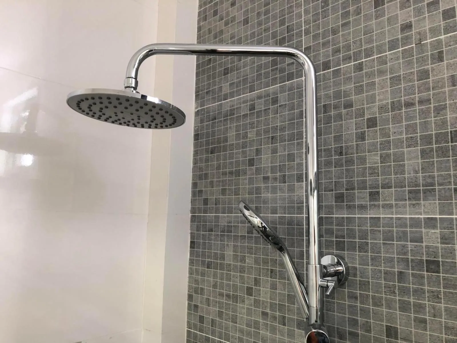 Shower in Wow Inn Keyodhoo