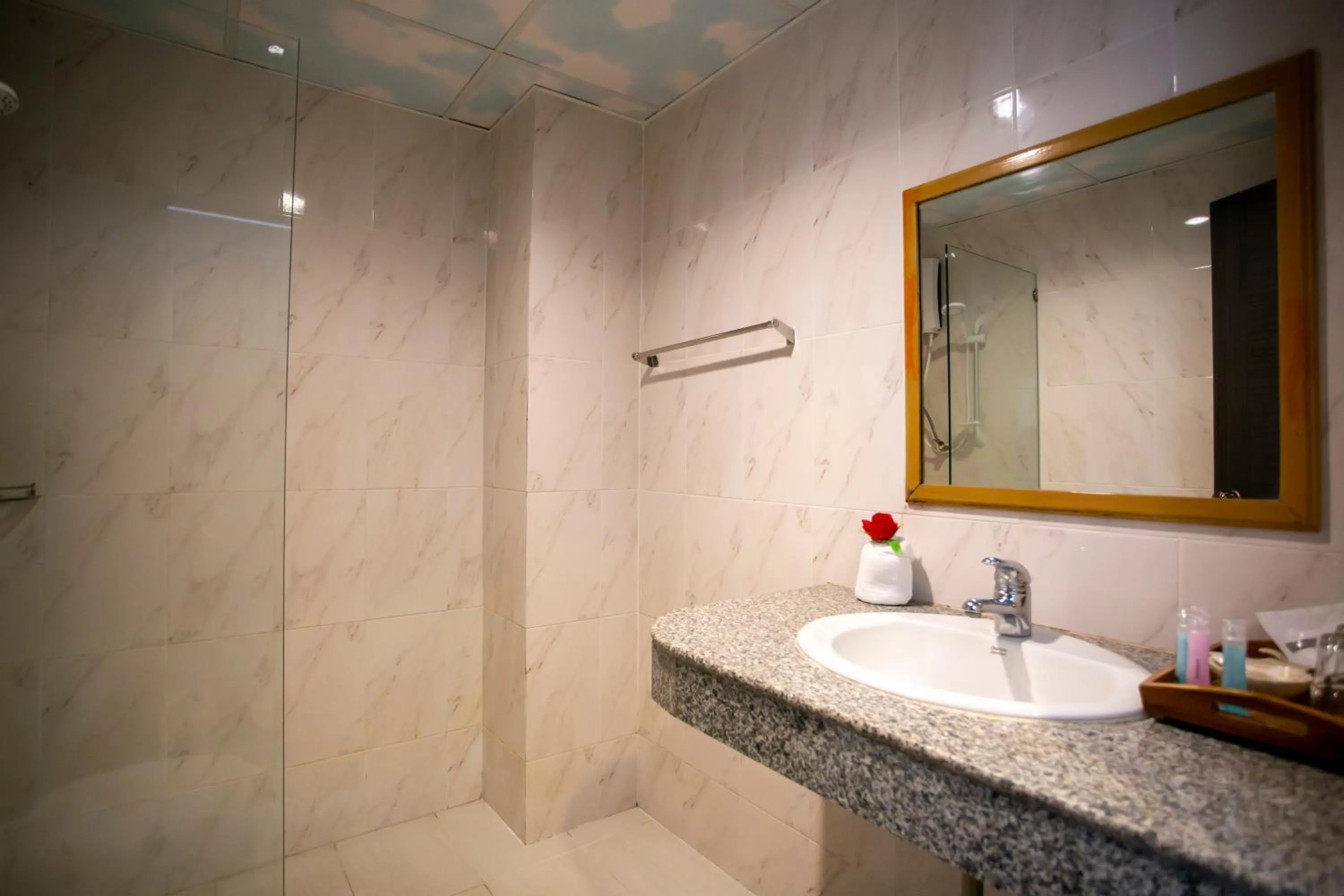 Toilet in Sea Paradise Hotel Sattahip