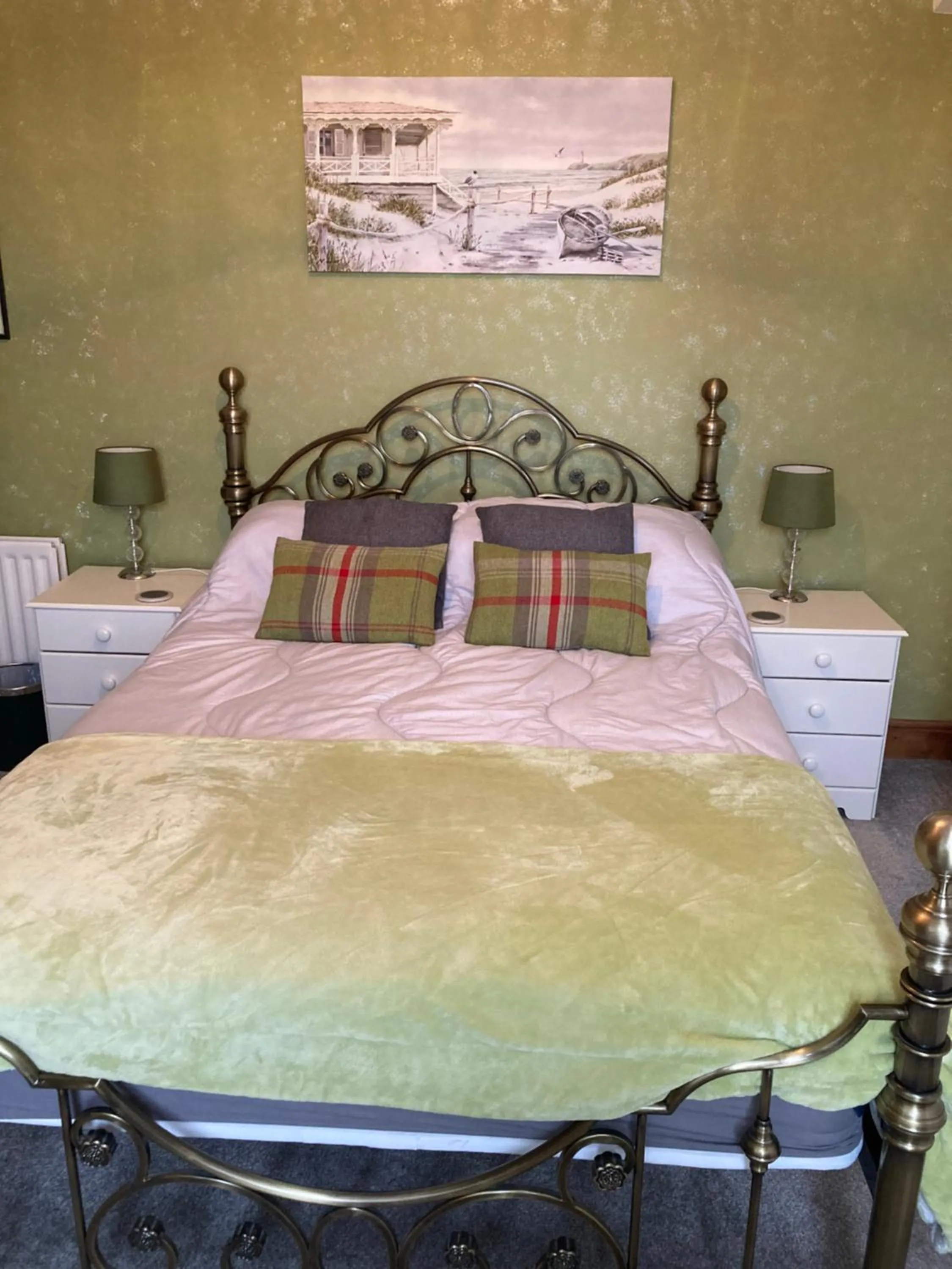 Bed in Ellies Guest House