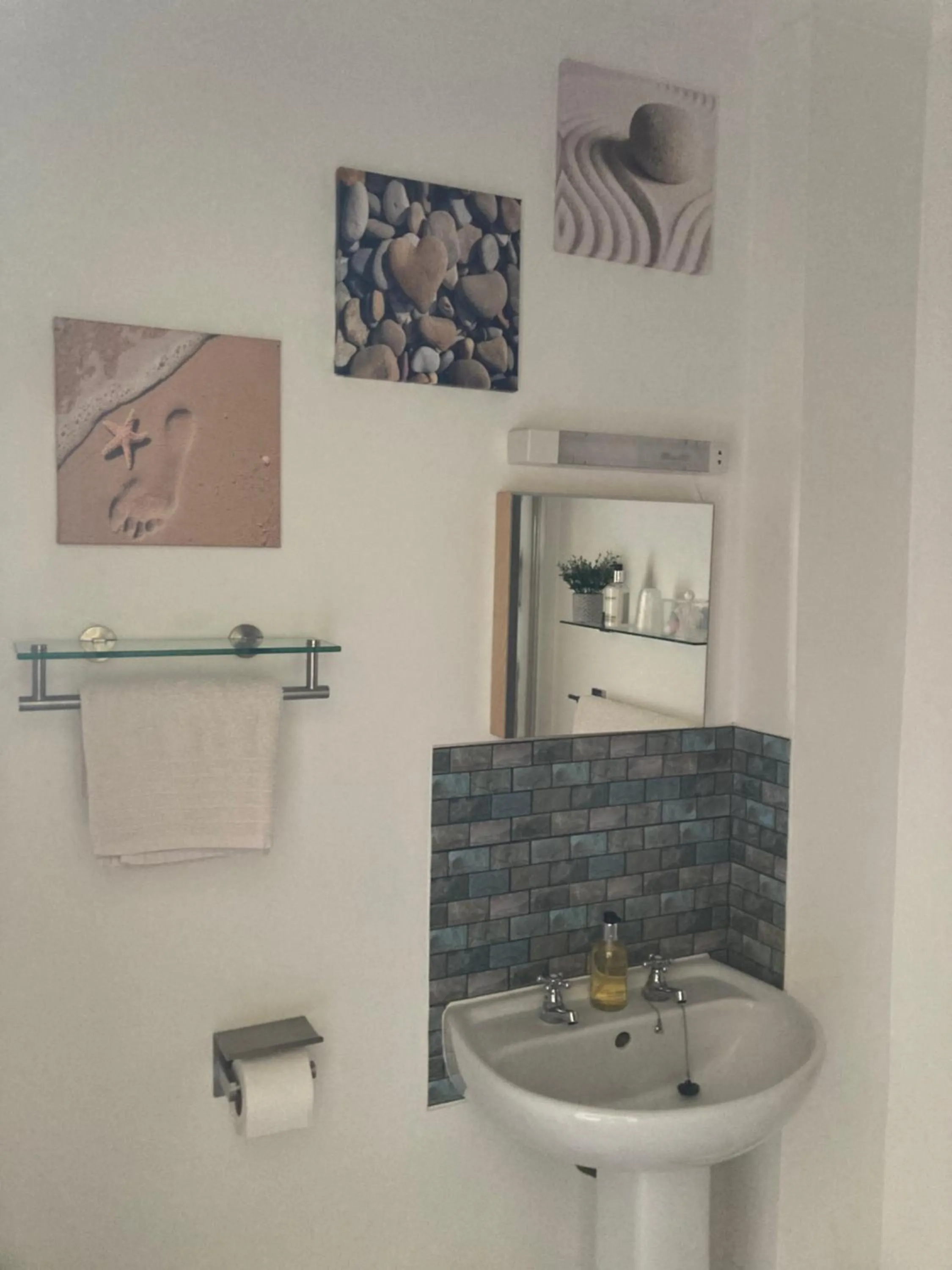 Property building in Ellies Guest House