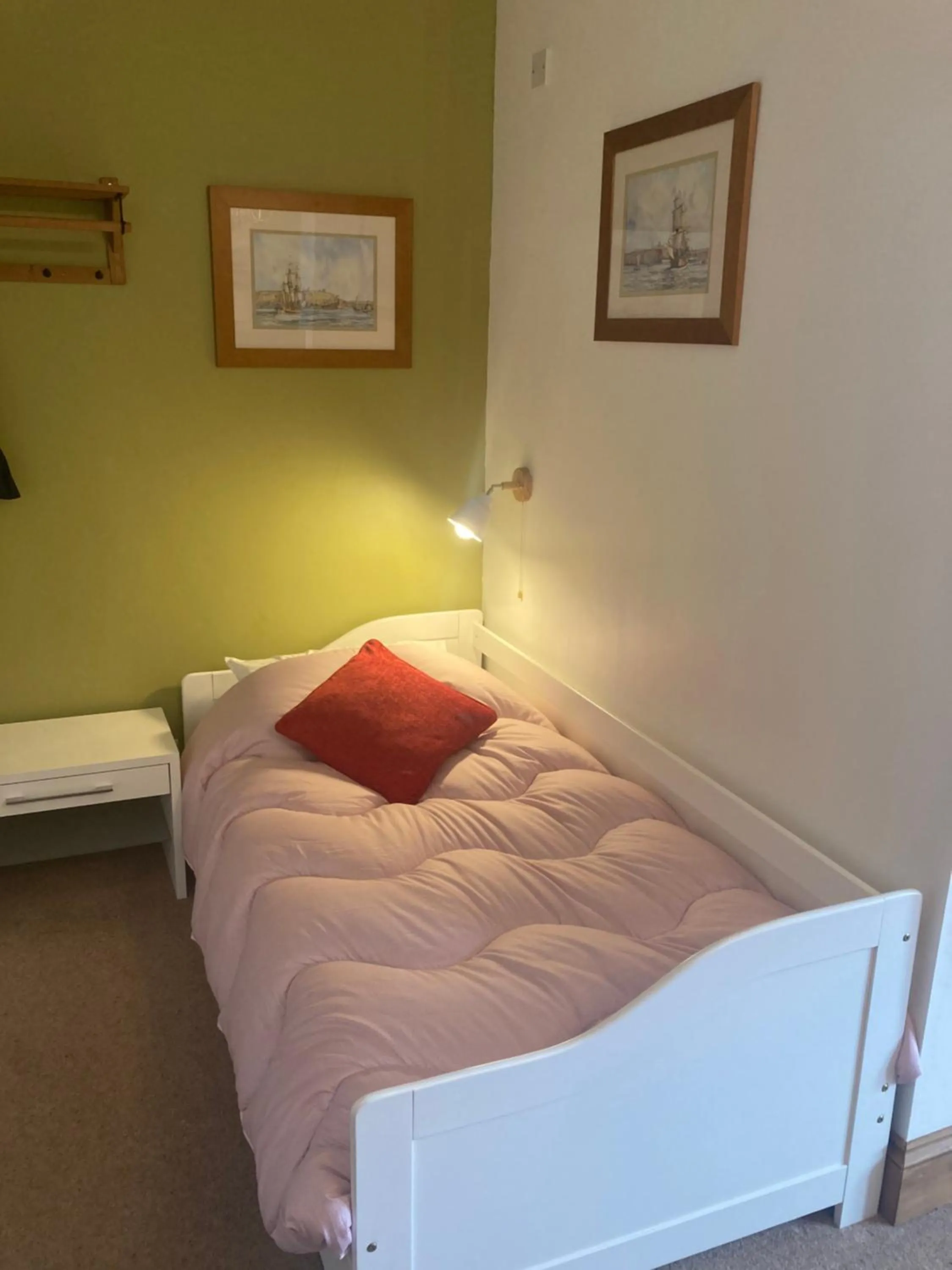 Bed in Ellies Guest House