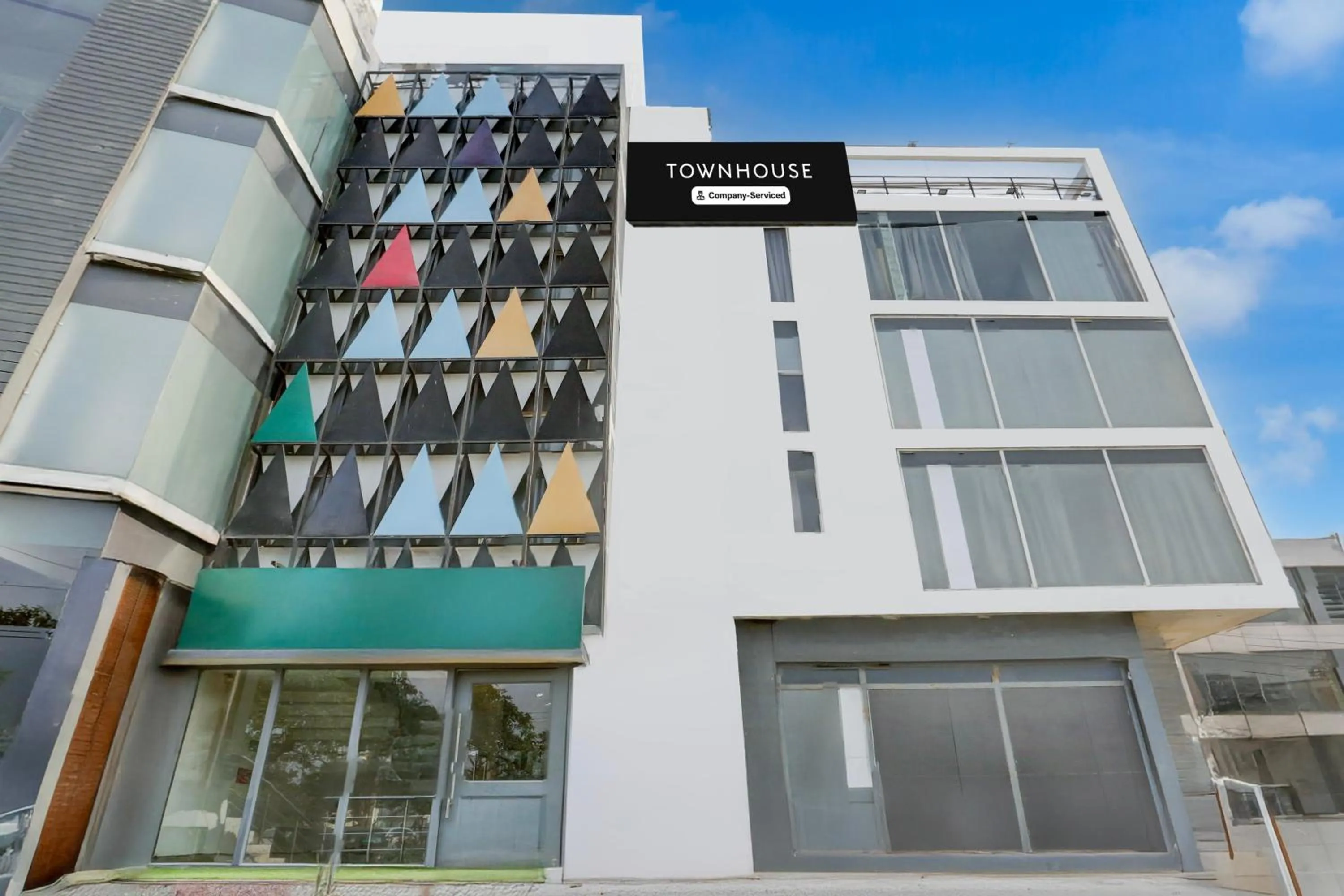 Super Townhouse Sector 64 Near WorldMark Gurugram Formerly Vero