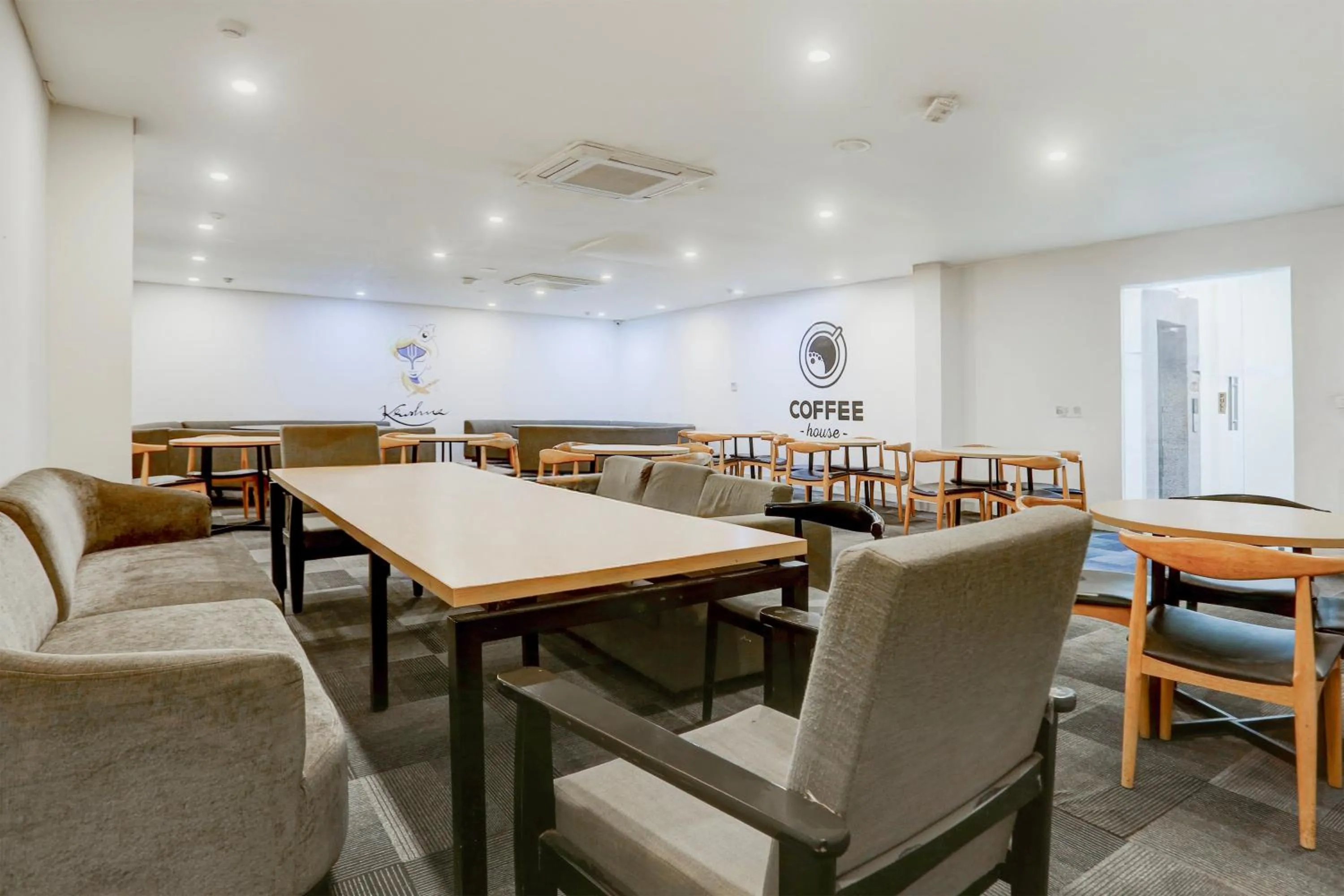 Other in Super Townhouse Sector 64 Near WorldMark Gurugram Formerly Vero