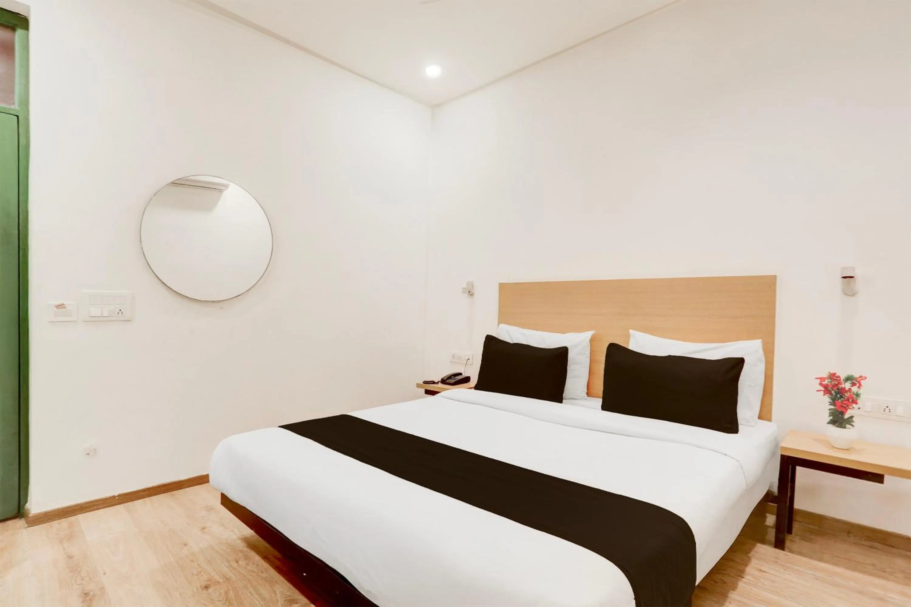 Bedroom, Bed in Super Townhouse Sector 64 Near WorldMark Gurugram Formerly Vero