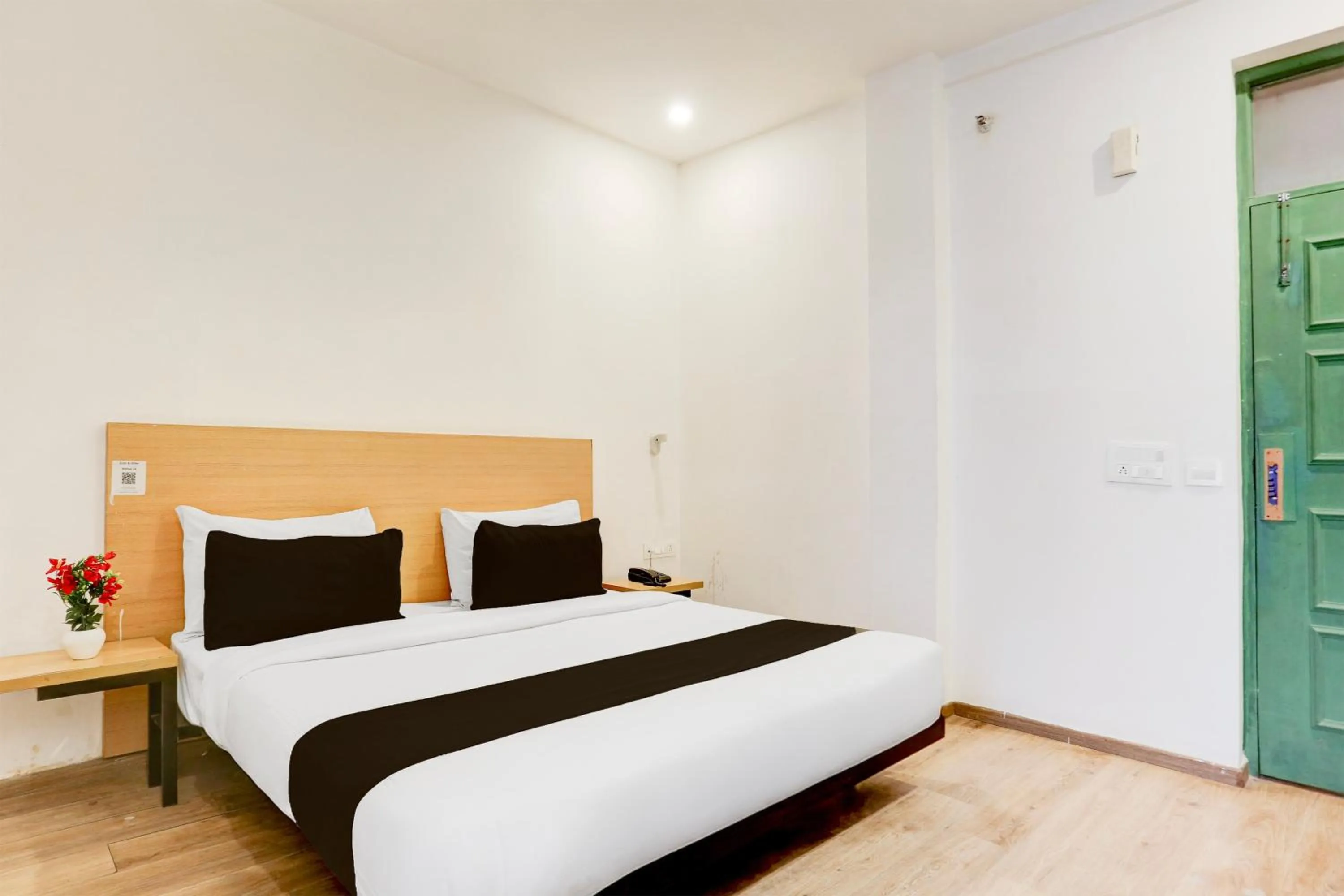 Bedroom, Bed in Super Townhouse Sector 64 Near WorldMark Gurugram Formerly Vero