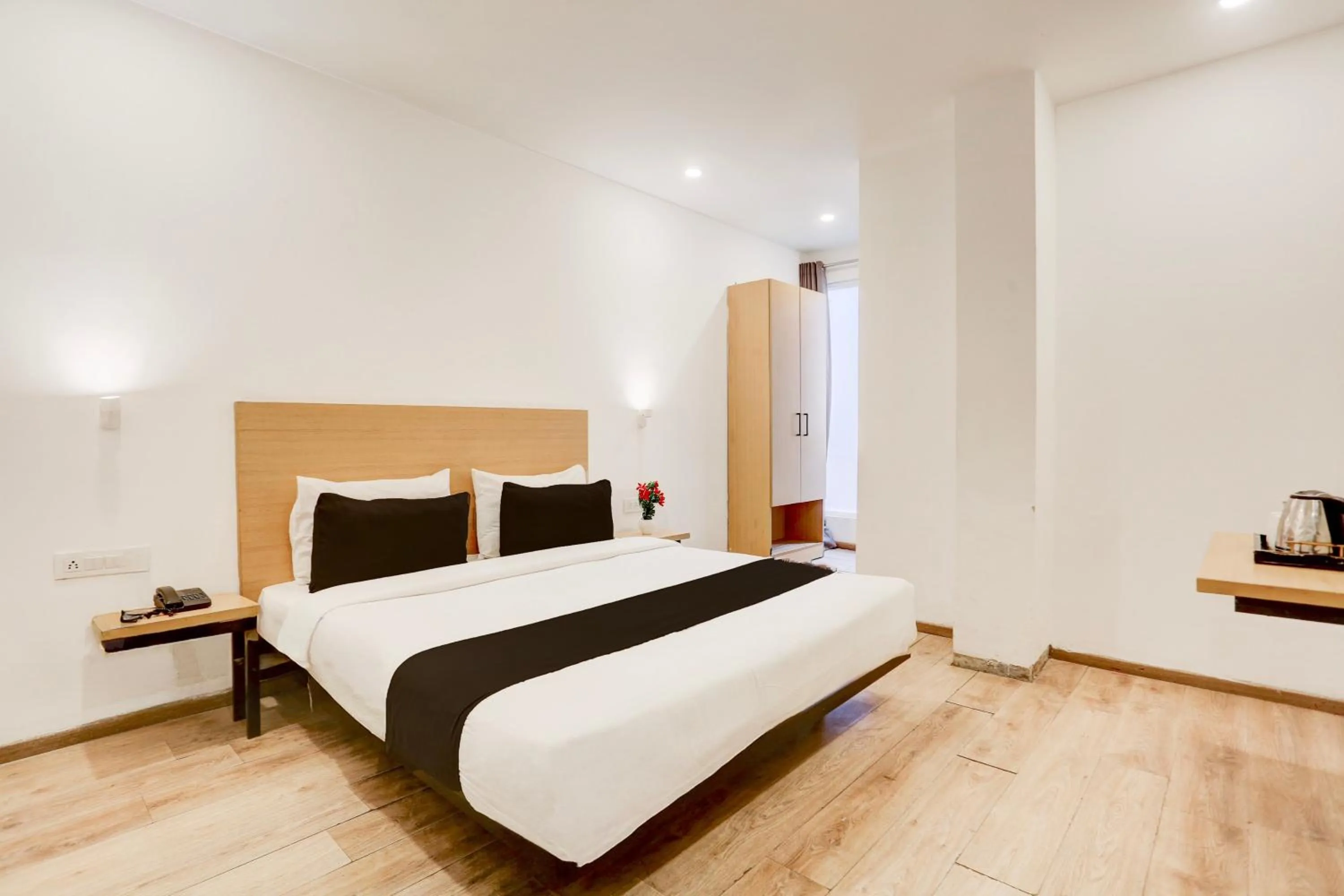 Bedroom, Bed in Super Townhouse Sector 64 Near WorldMark Gurugram Formerly Vero