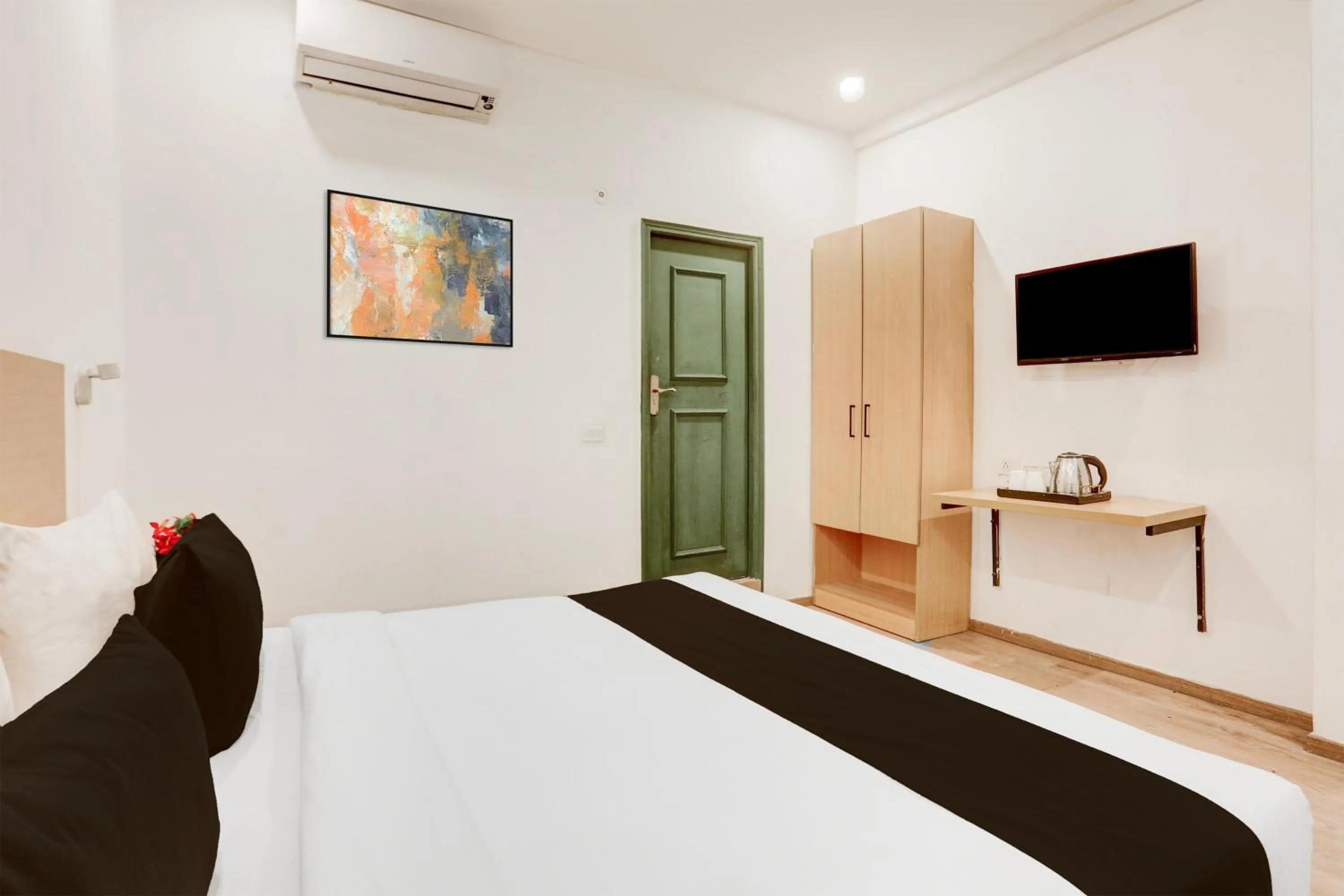 Bedroom, Bed in Super Townhouse Sector 64 Near WorldMark Gurugram Formerly Vero