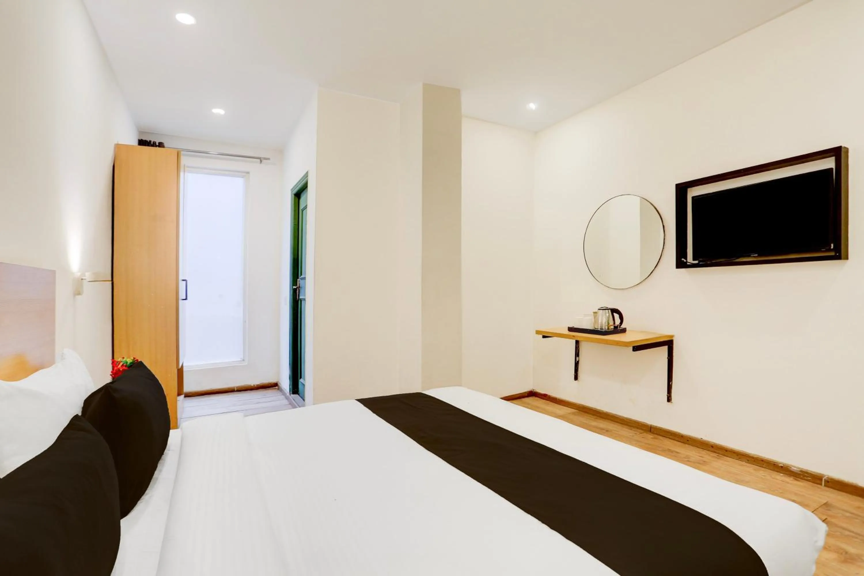 Bedroom, Bed in Super Townhouse Sector 64 Near WorldMark Gurugram Formerly Vero