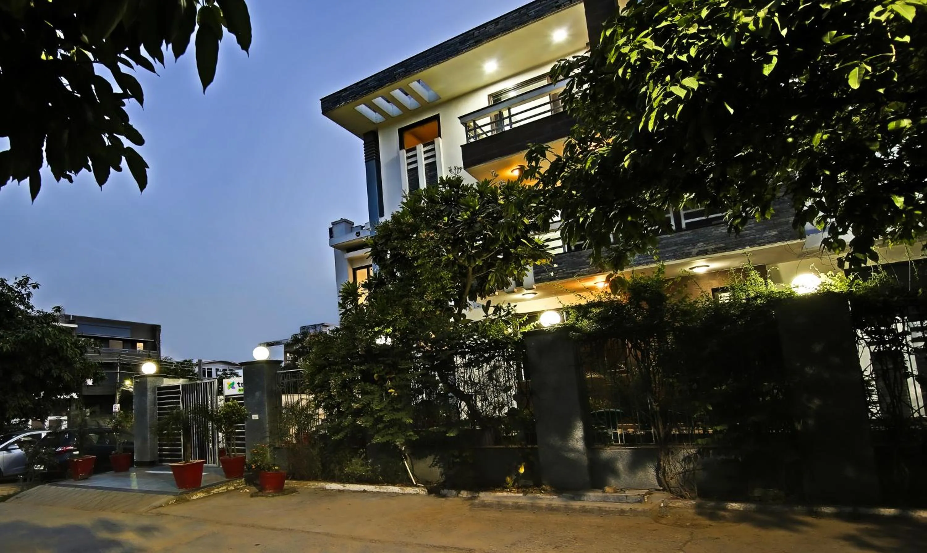 Property building in Blue Moon Residency Hotel & Restaurant