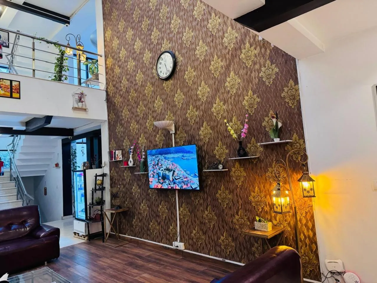 Communal lounge/ TV room in Blue Moon Residency Hotel & Restaurant