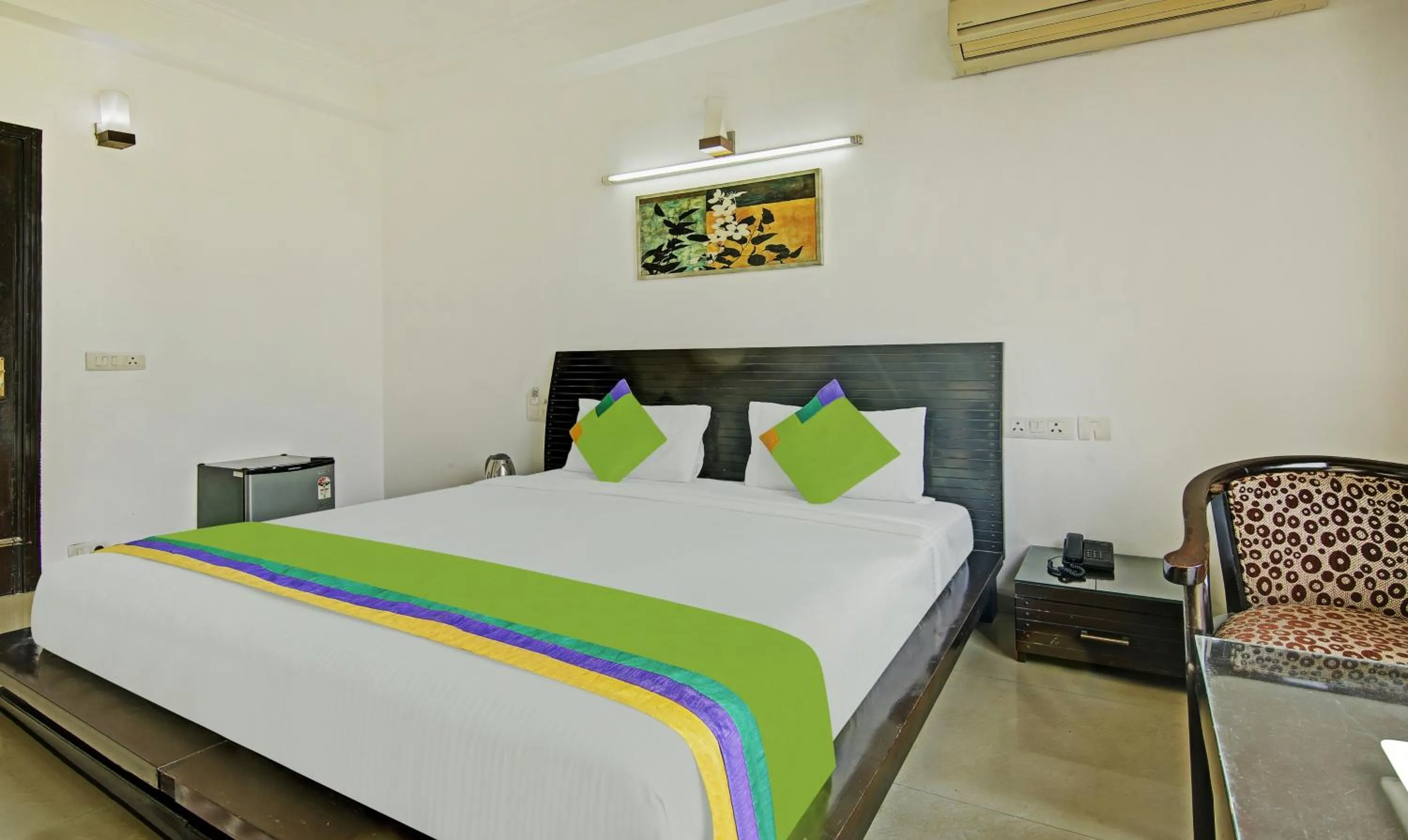 Bed in Blue Moon Residency Hotel & Restaurant