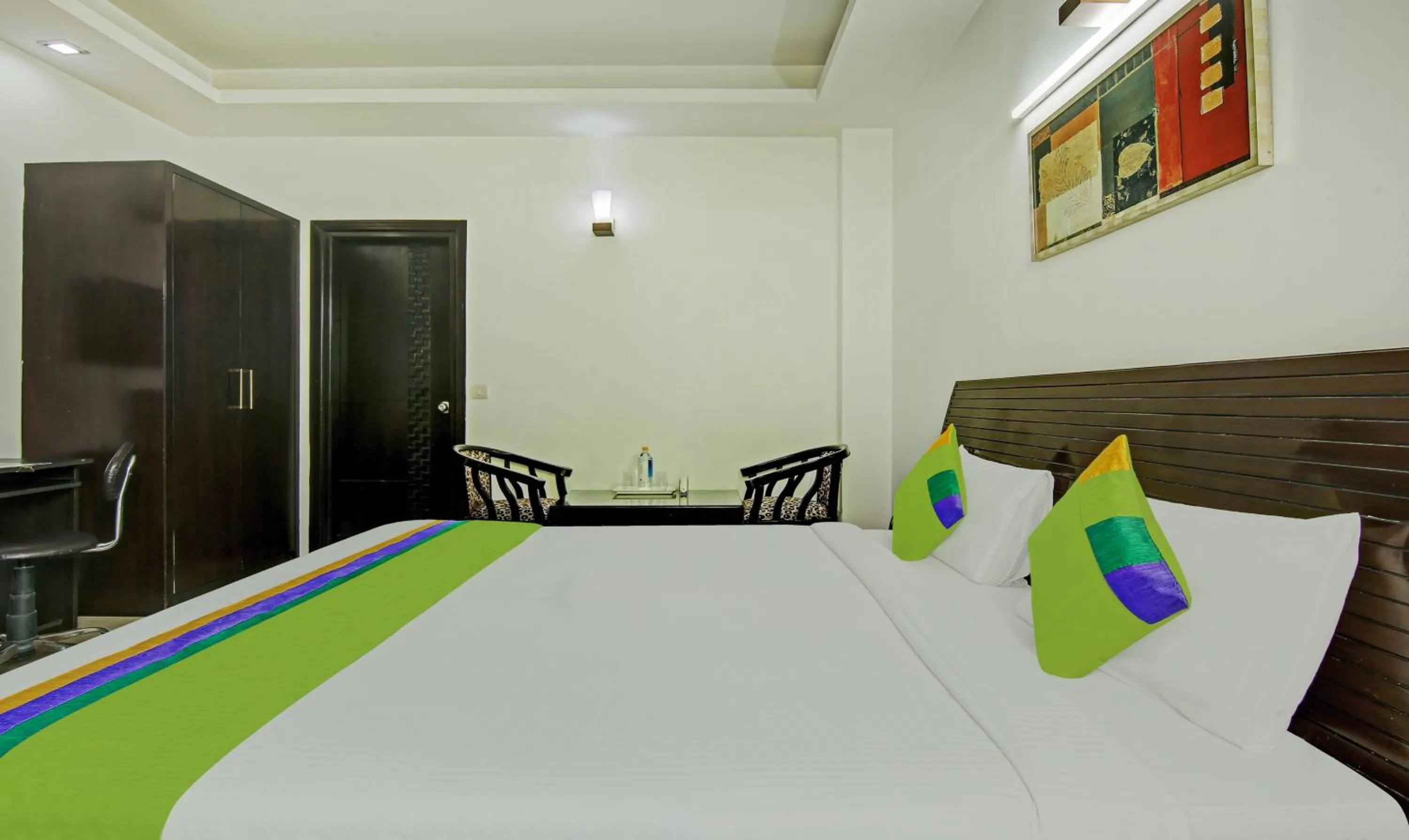 Bed in Blue Moon Residency Hotel & Restaurant