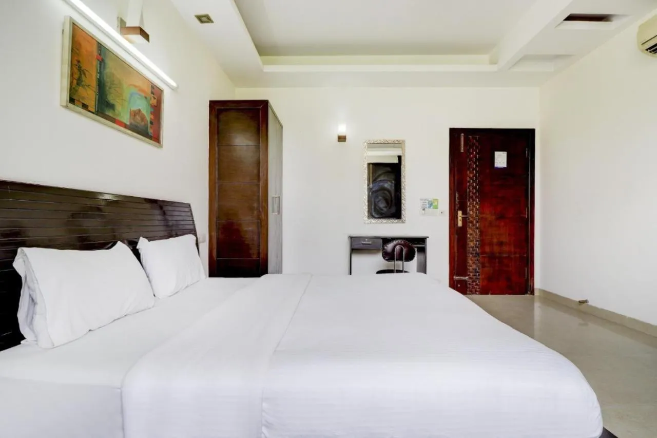 Bed in Blue Moon Residency Hotel & Restaurant