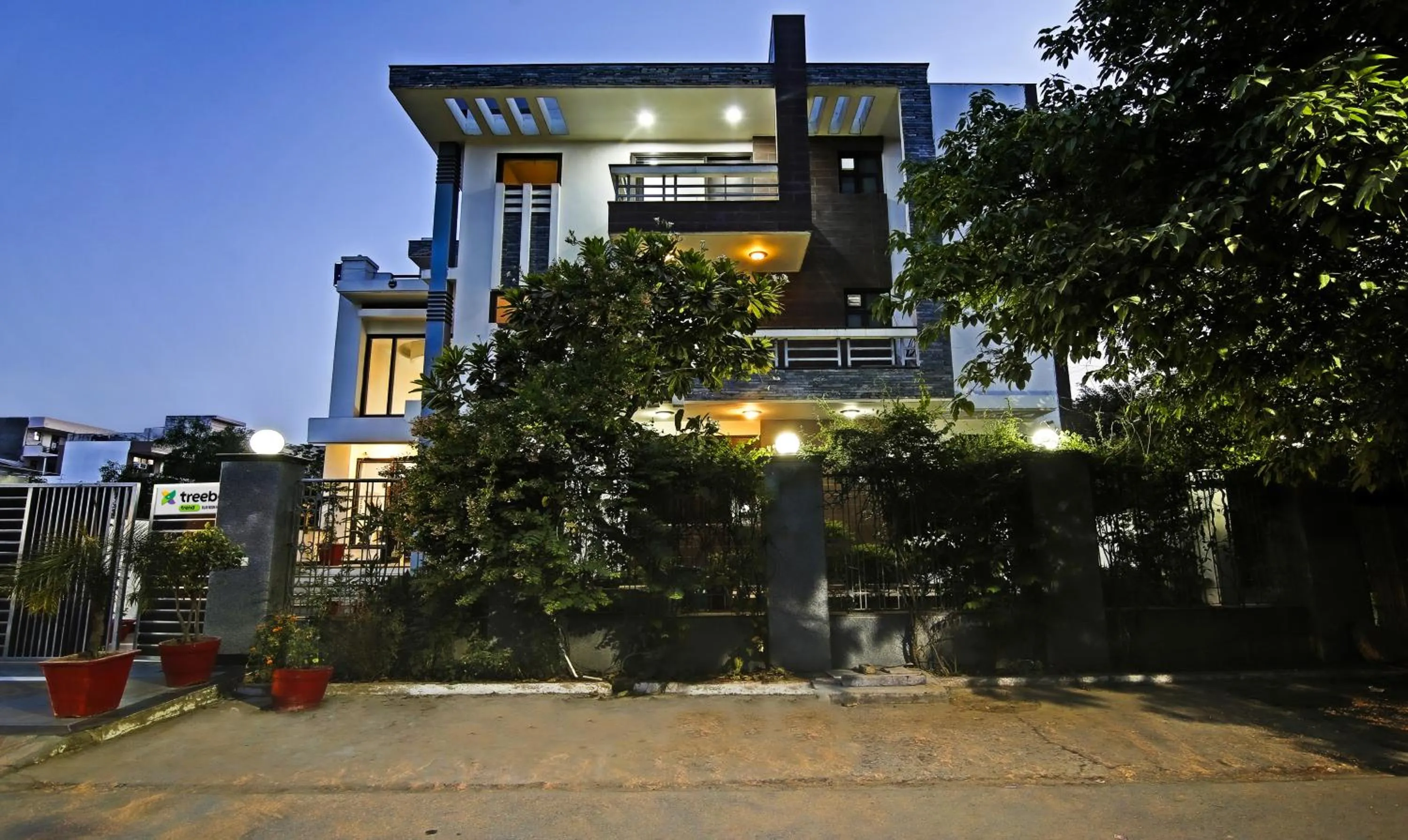 Facade/entrance in Blue Moon Residency Hotel & Restaurant