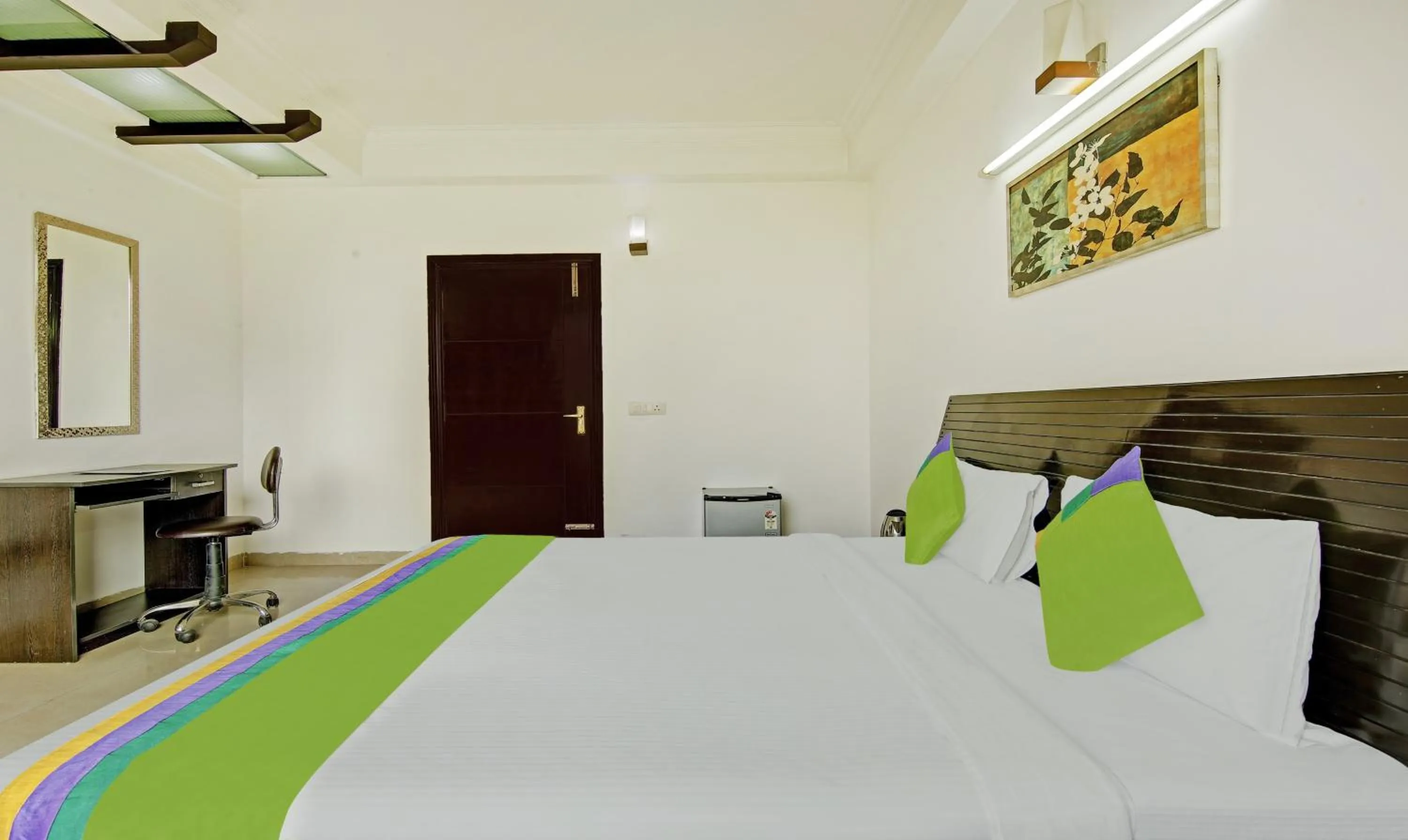 Bed in Blue Moon Residency Hotel & Restaurant