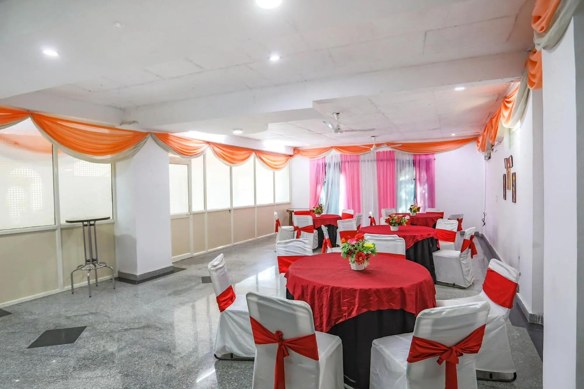 Restaurant/places to eat in FabHotel Aravali Suites