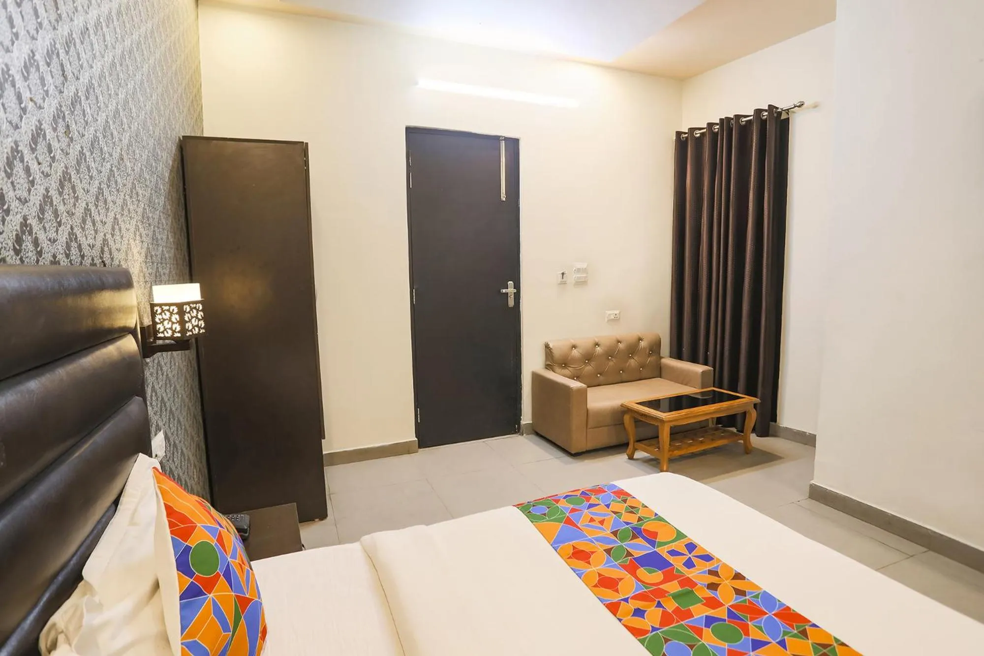 Bed in FabHotel The Diamond