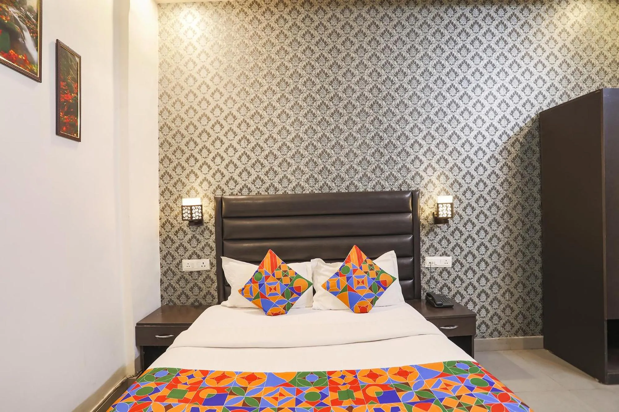 Bed in FabHotel The Diamond