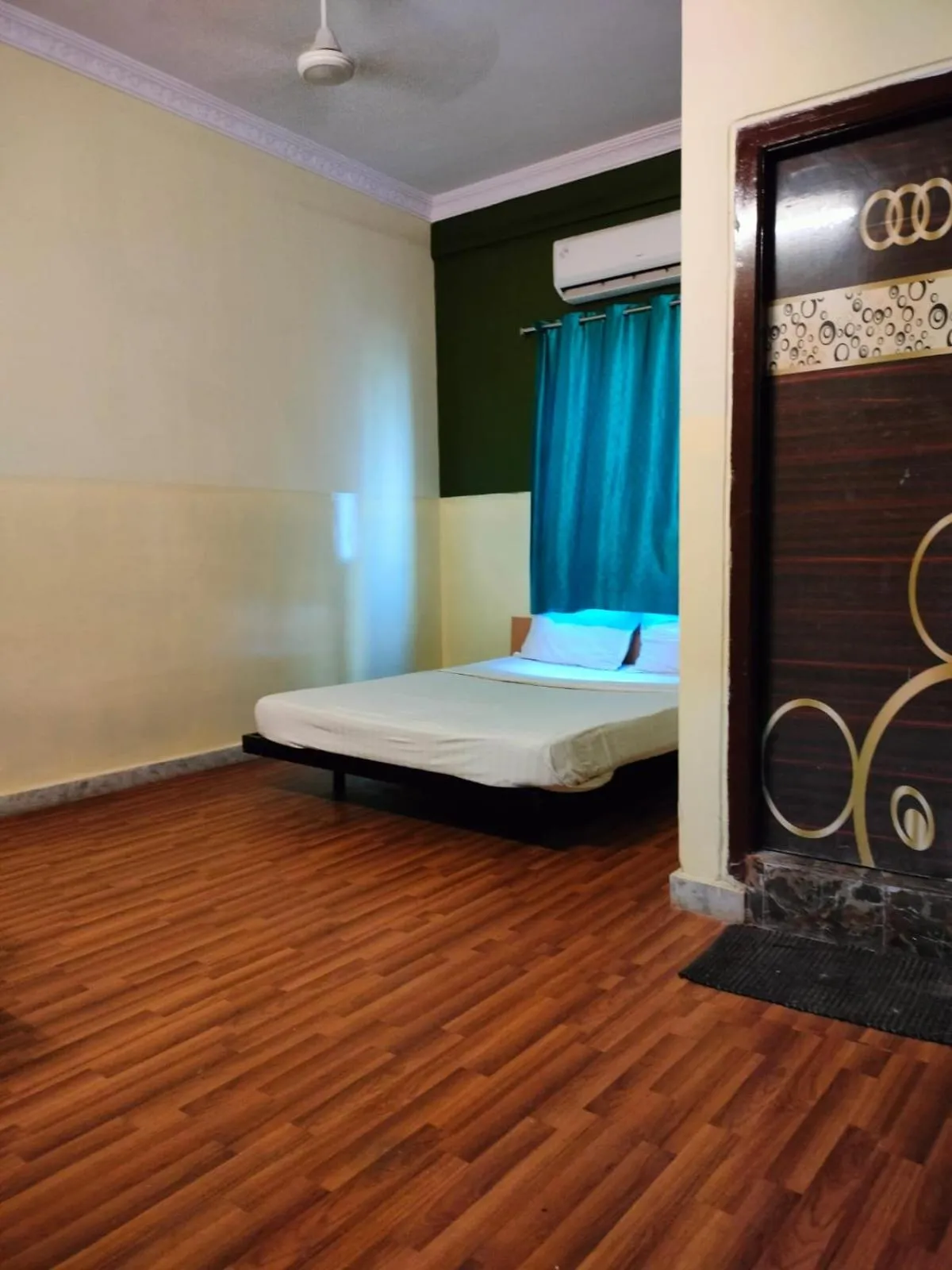Bedroom, Bed in Goldhorn Hotels & Banquet Mehdipatnam Near St Ann's college