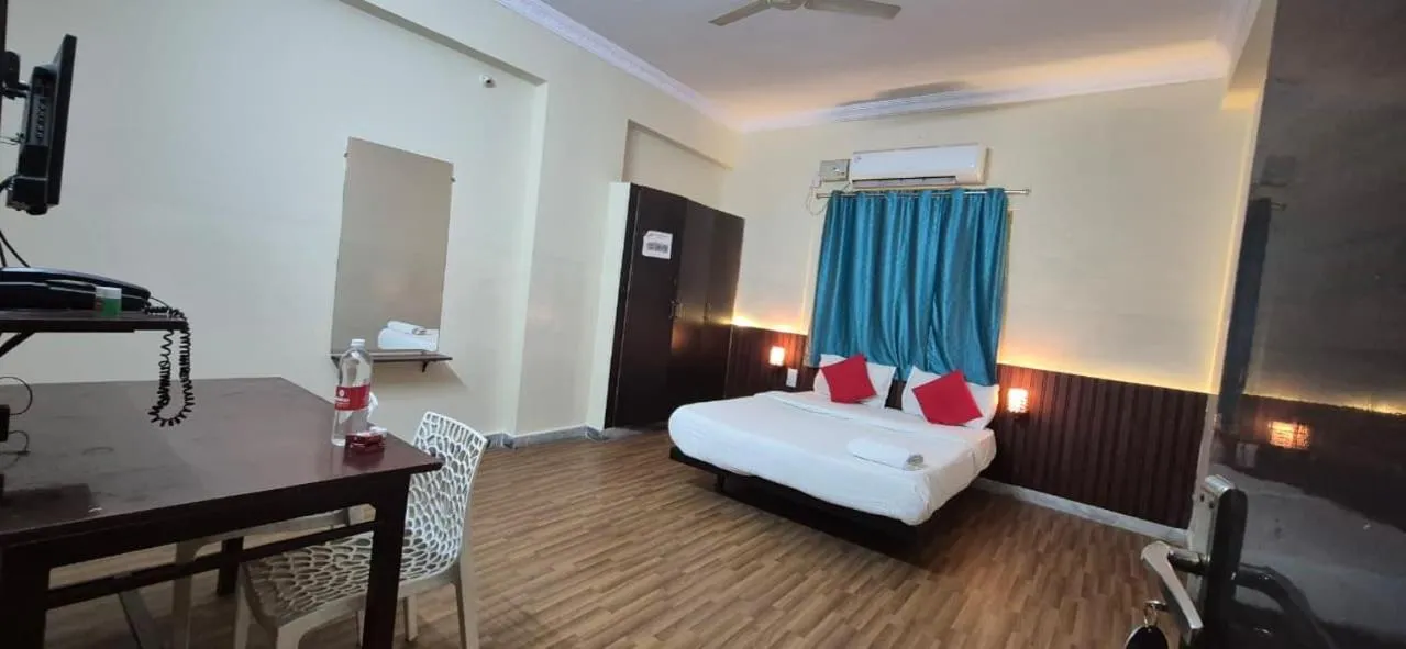 Photo of the whole room, Bed in Goldhorn Hotels & Banquet Mehdipatnam Near St Ann's college
