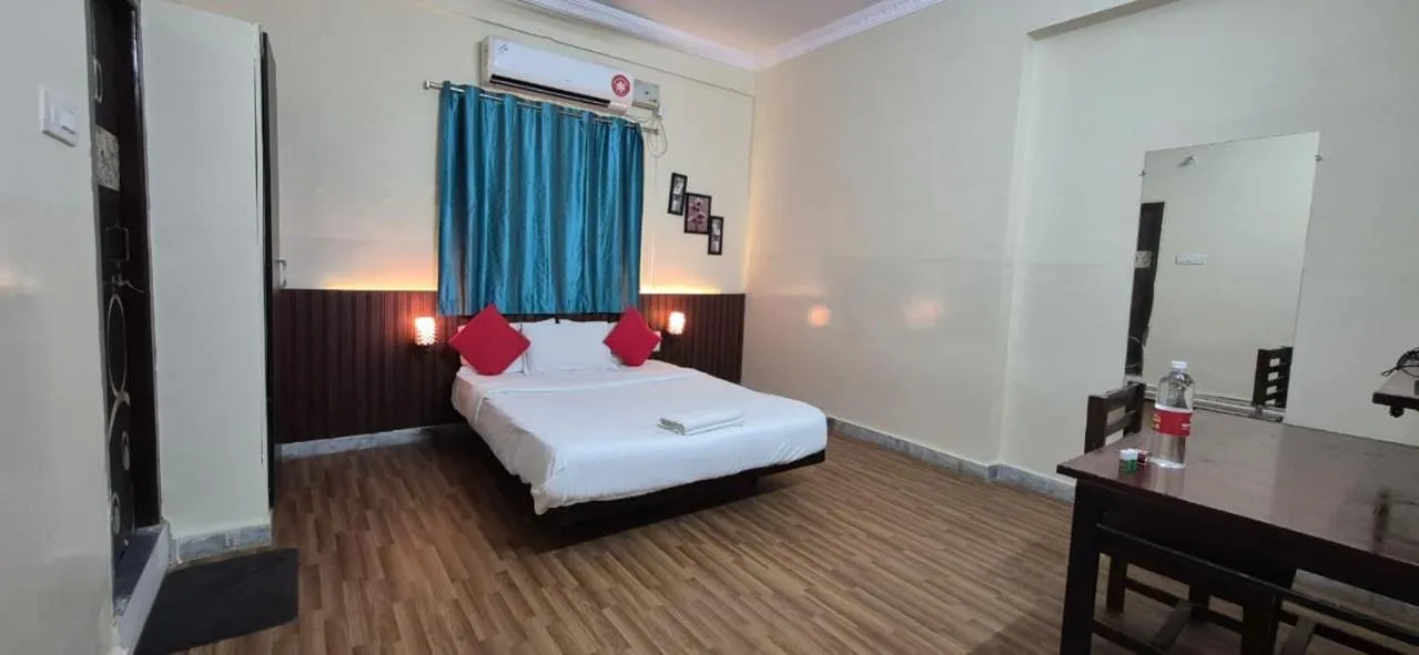 Photo of the whole room, Bed in Goldhorn Hotels & Banquet Mehdipatnam Near St Ann's college