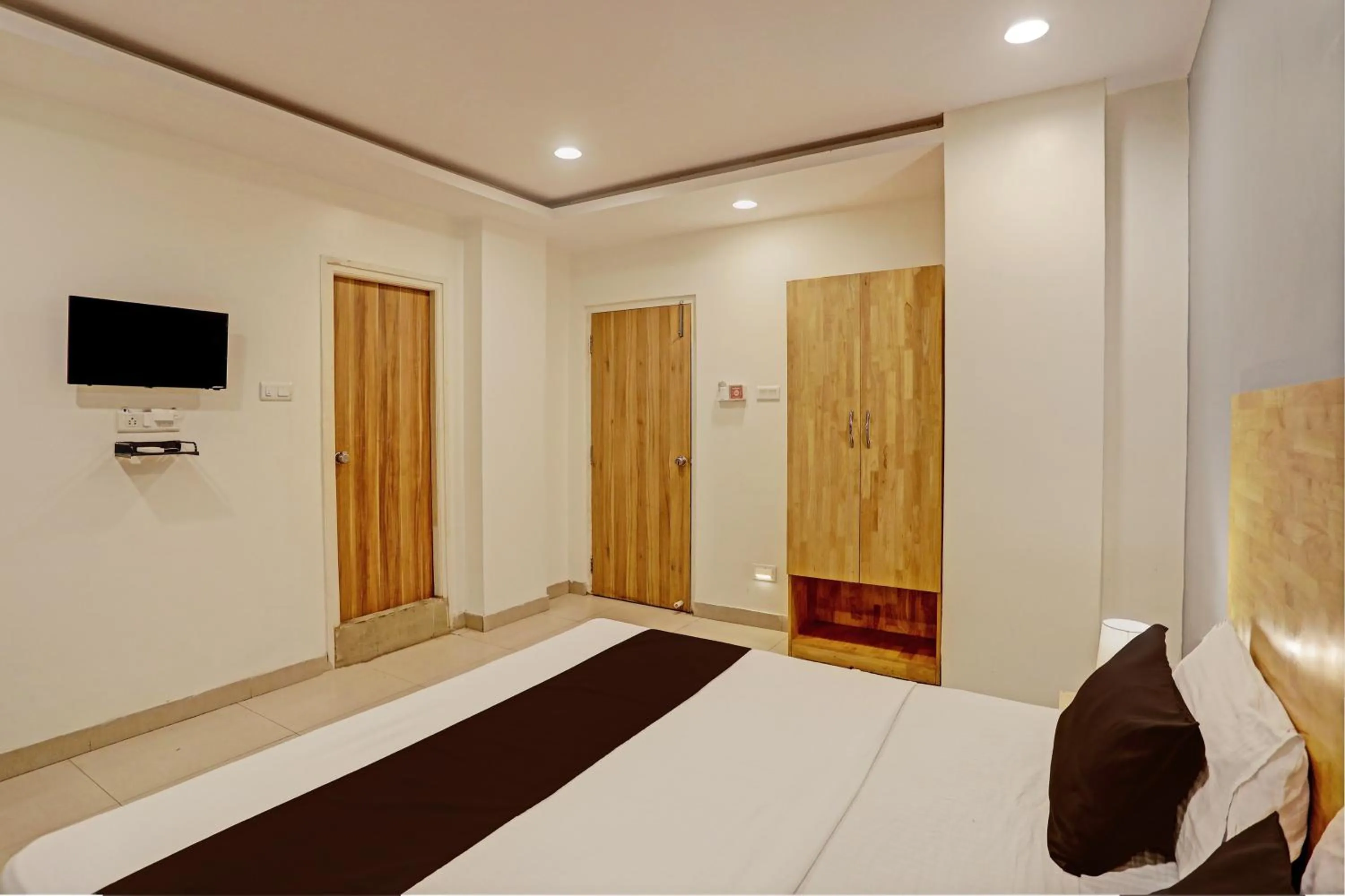 Facade/entrance, Bed in OYO 76687 HYD620-MOCA