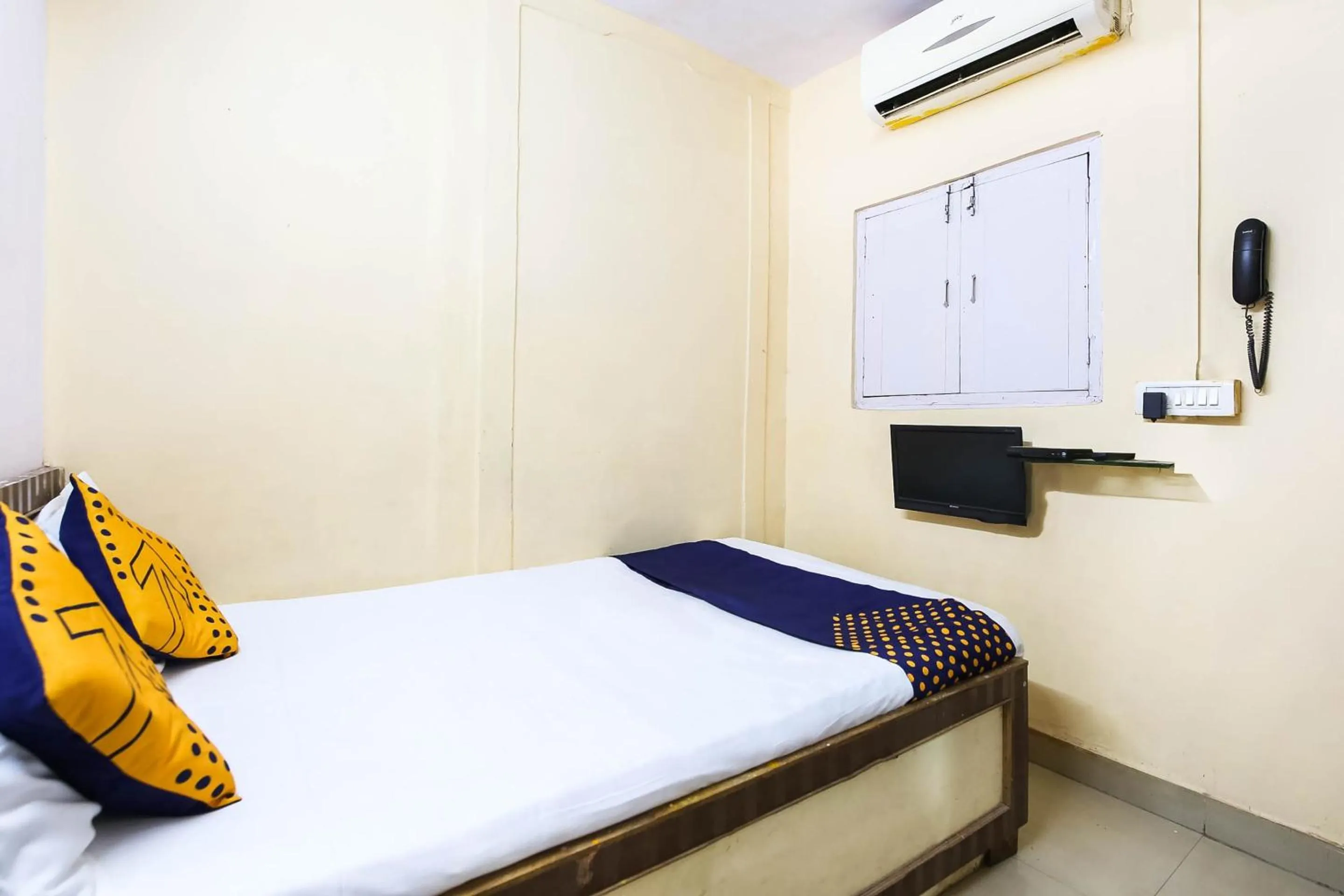 Bedroom, Bed in SPOT ON Standard