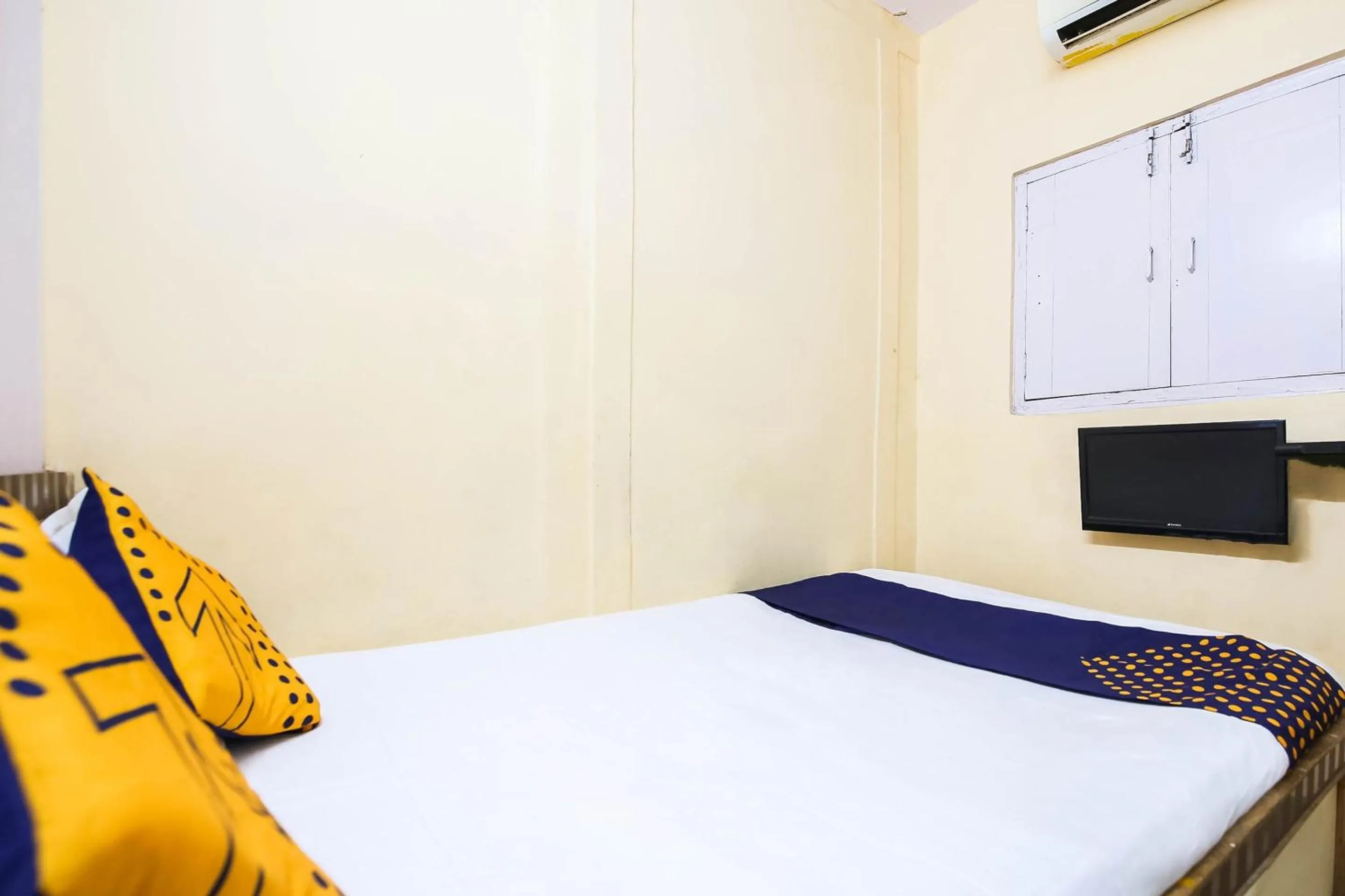 Lobby or reception, Bed in SPOT ON Standard