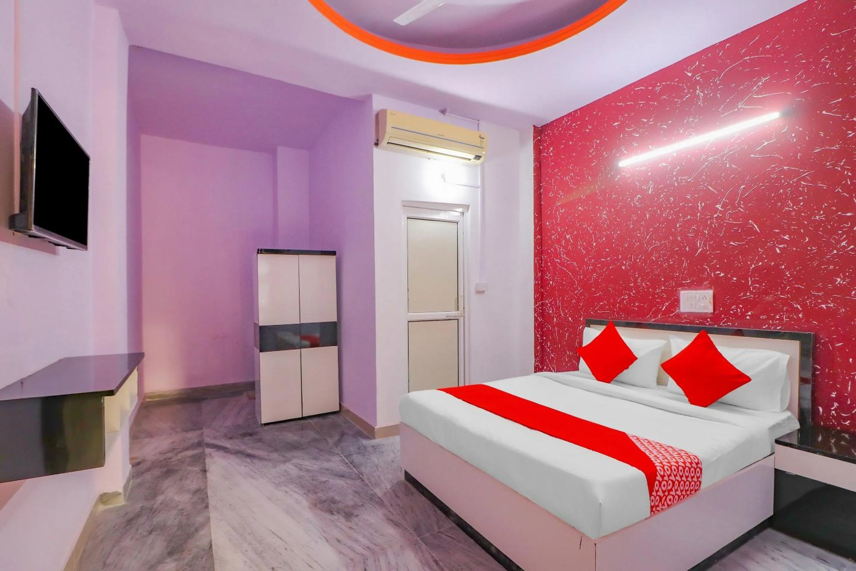 Bedroom, Bed in Hotel O Primrose Hotel's Near Noida Sector 76 Metro Station