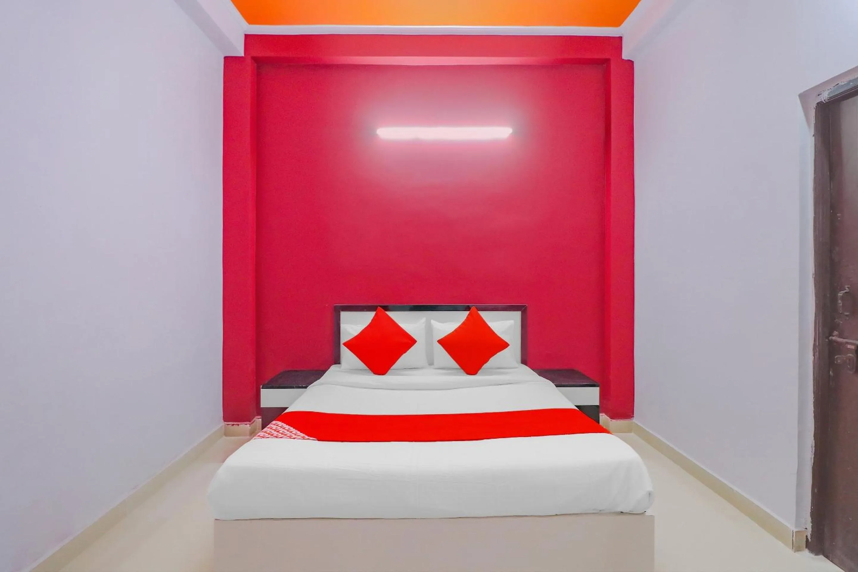 Bedroom, Bed in Hotel O Primrose Hotel's Near Noida Sector 76 Metro Station
