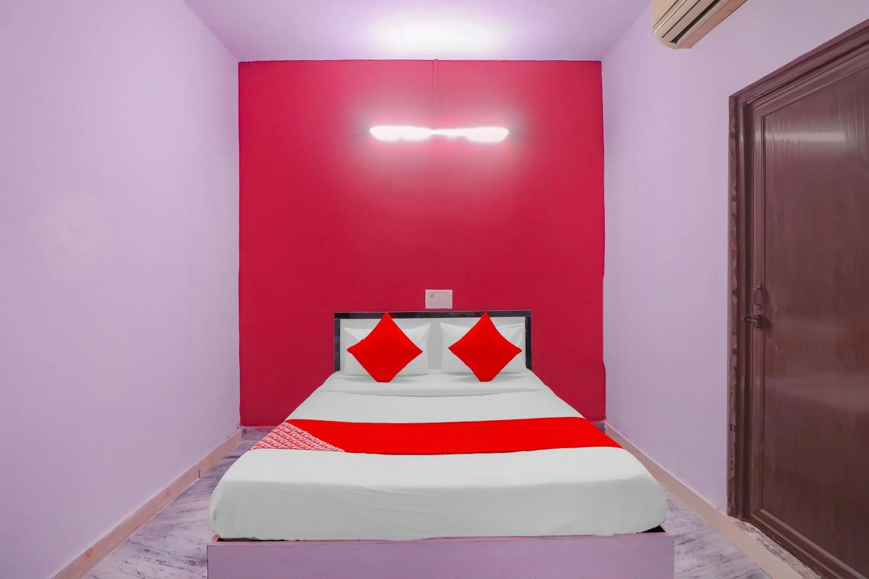 Bedroom, Bed in Hotel O Primrose Hotel's Near Noida Sector 76 Metro Station