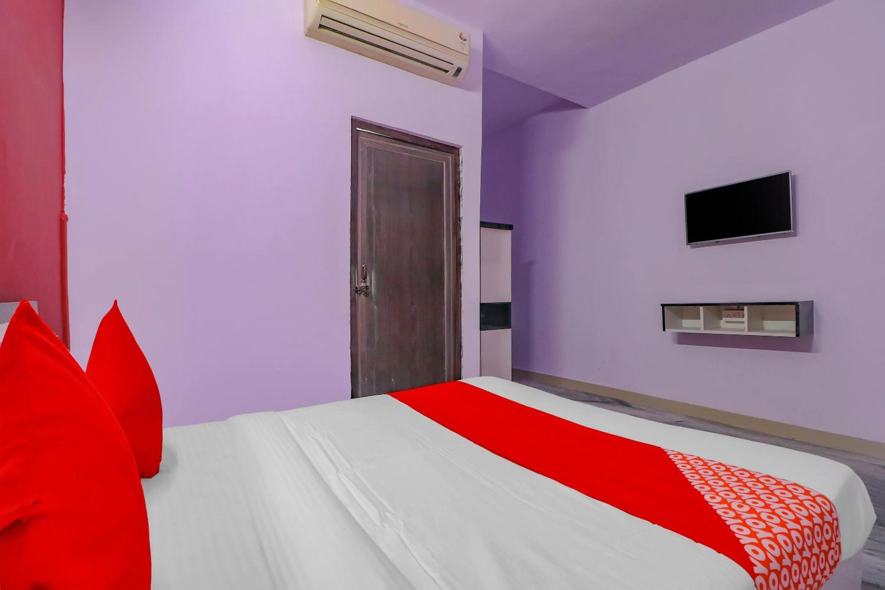 Bedroom, Bed in Hotel O Primrose Hotel's Near Noida Sector 76 Metro Station