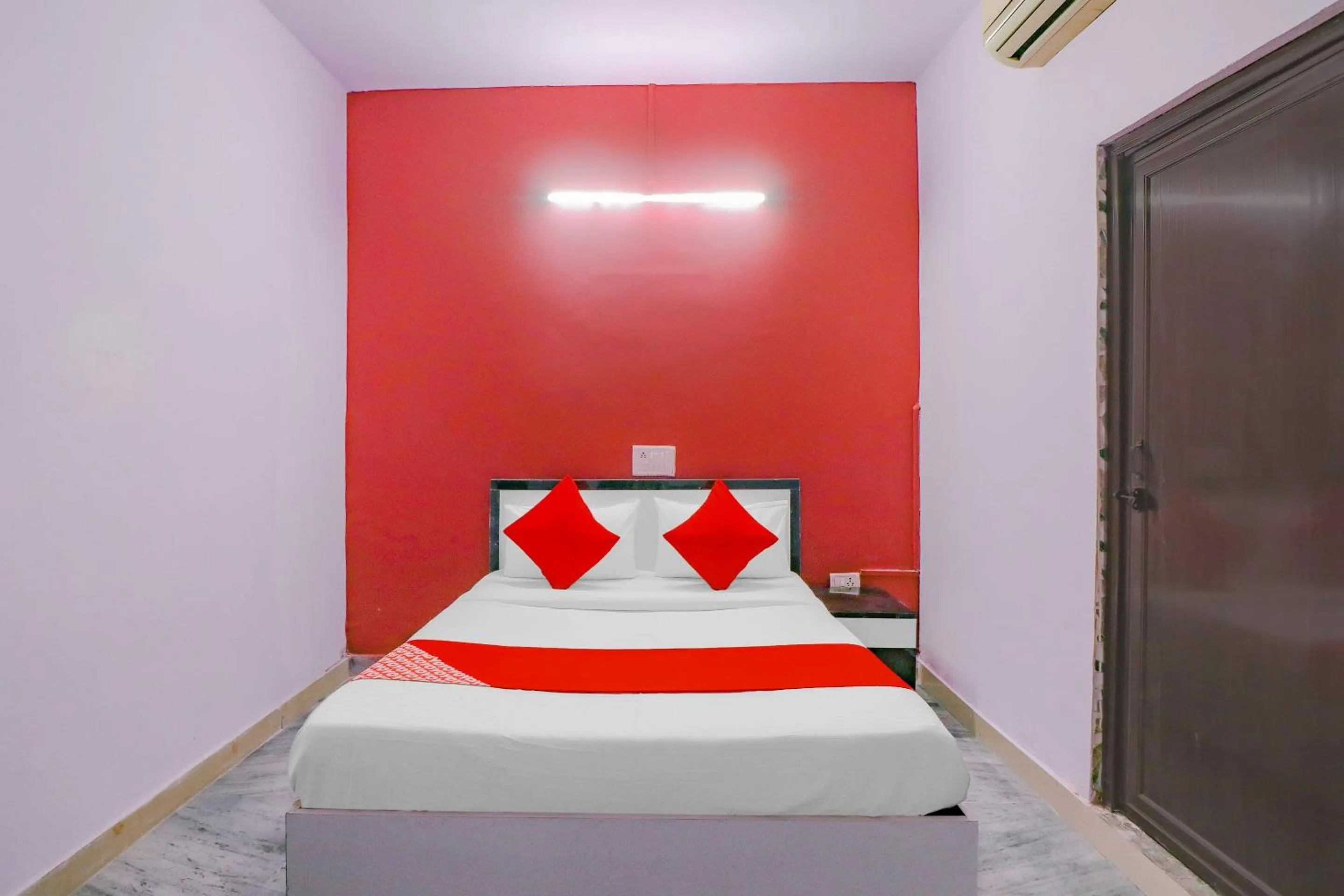 Bedroom, Bed in Hotel O Primrose Hotel's Near Noida Sector 76 Metro Station