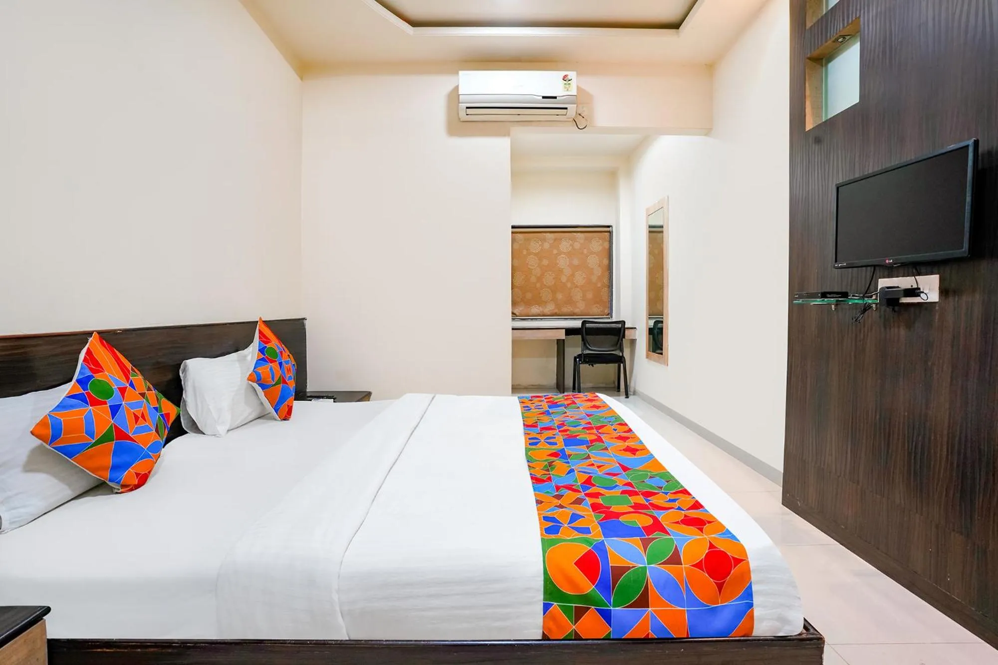 TV and multimedia, Bed in FabHotel Regent Inn - Nr SkyWalk Bridge