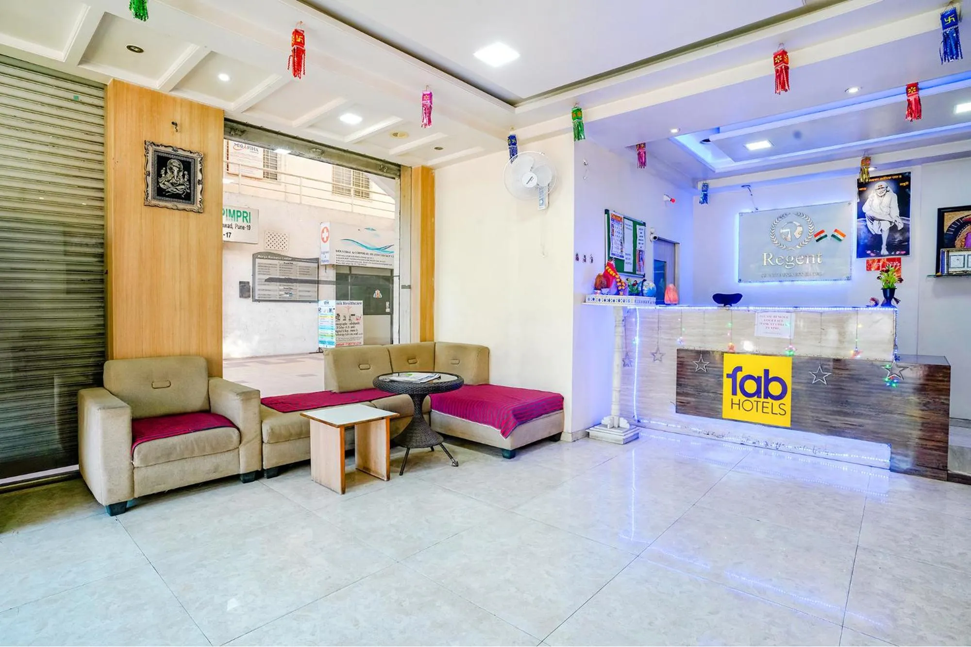 Lobby or reception in FabHotel Regent Inn - Nr SkyWalk Bridge
