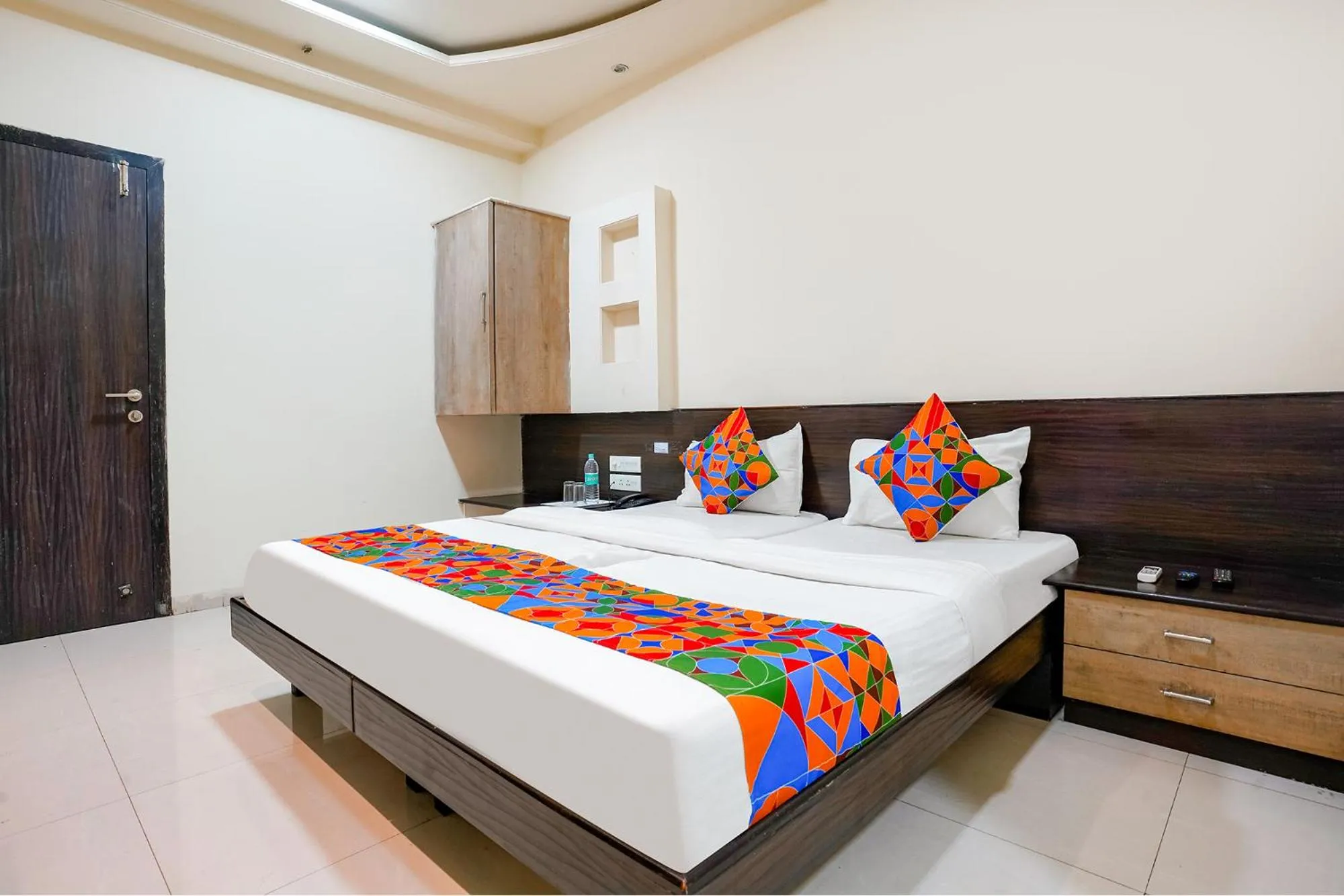 Photo of the whole room, Bed in FabHotel Regent Inn - Nr SkyWalk Bridge