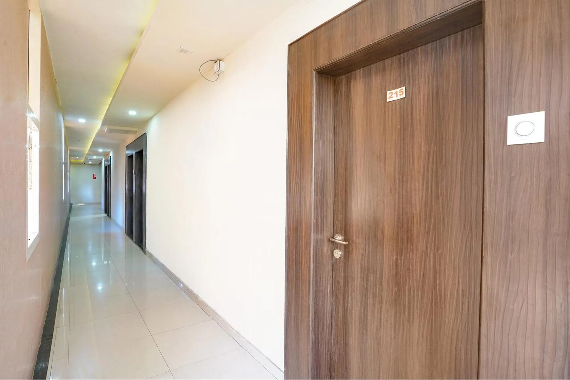 Lobby or reception in FabHotel Regent Inn - Nr SkyWalk Bridge