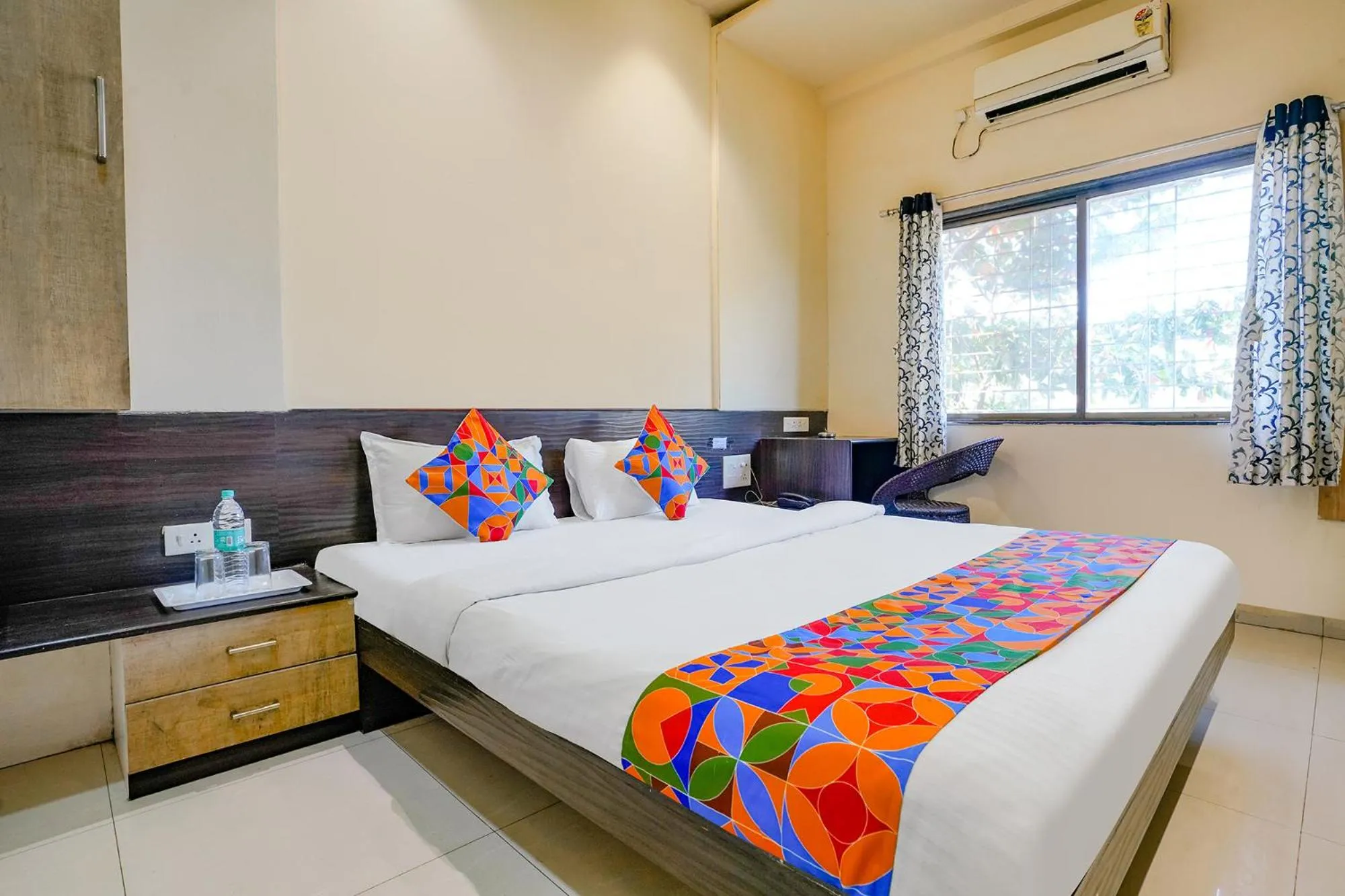 Bed in FabHotel Regent Inn - Nr SkyWalk Bridge