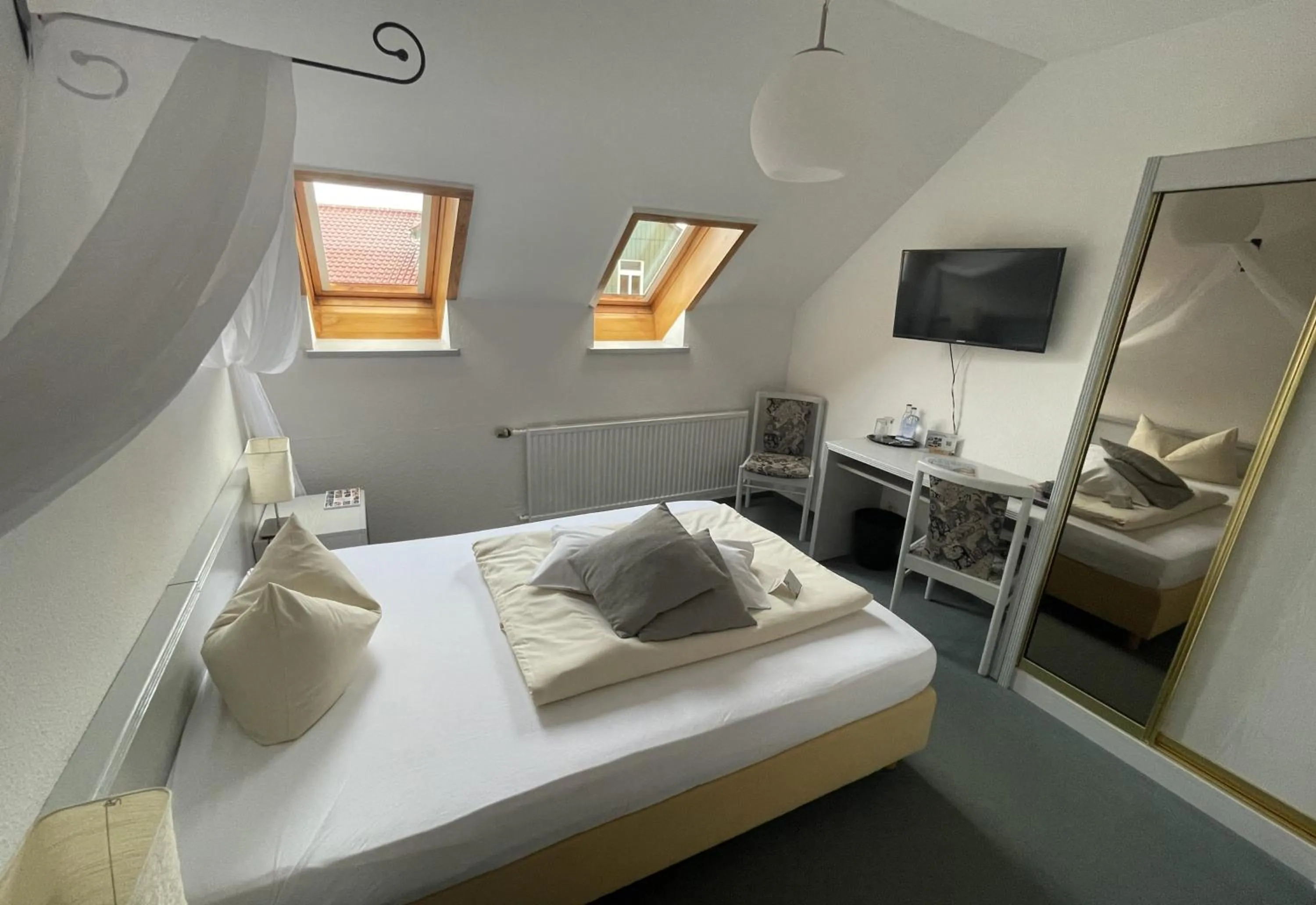 Photo of the whole room, Bed in Akzent Berghotel Rosstrappe